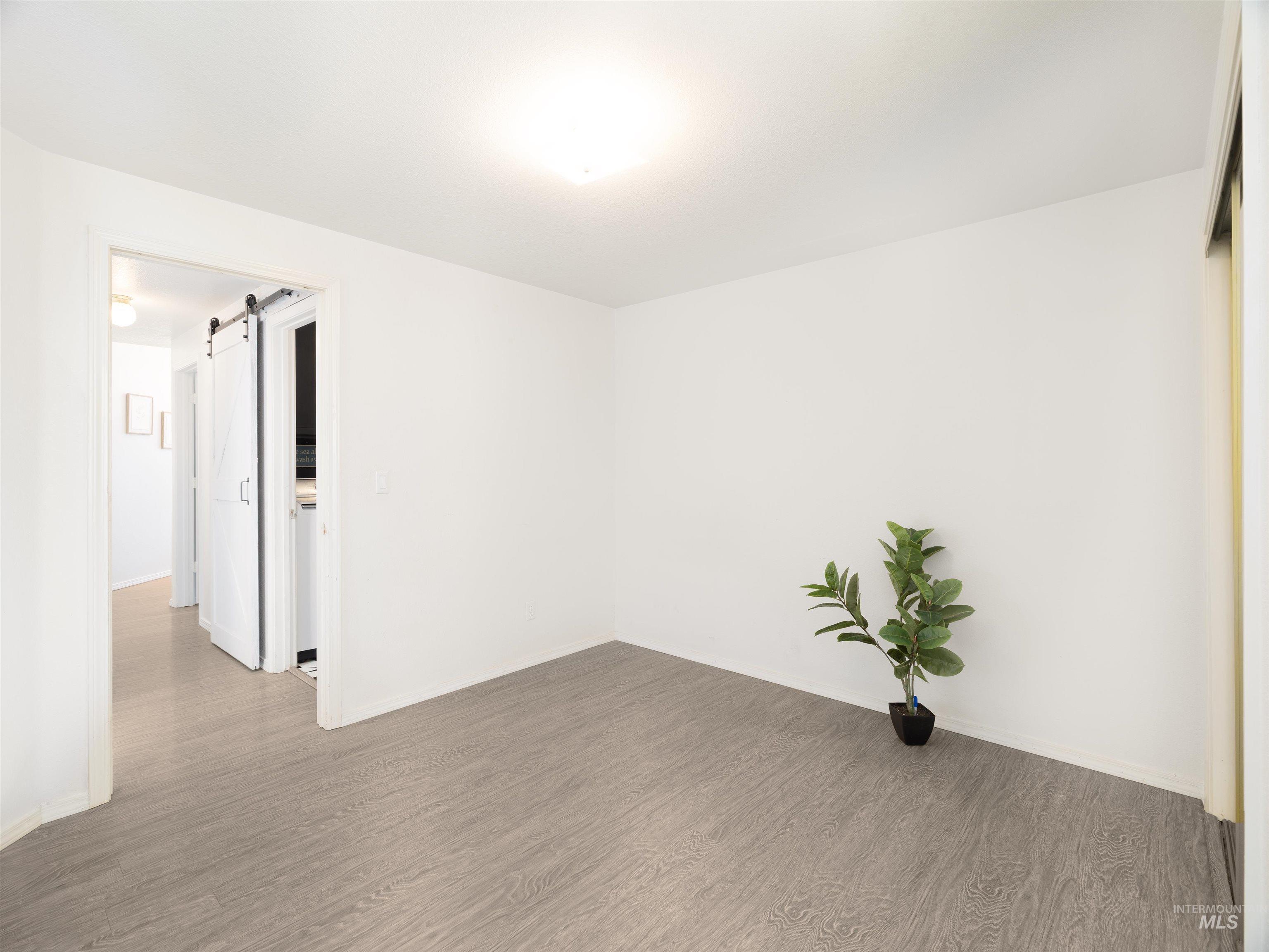 property viewer photo 18