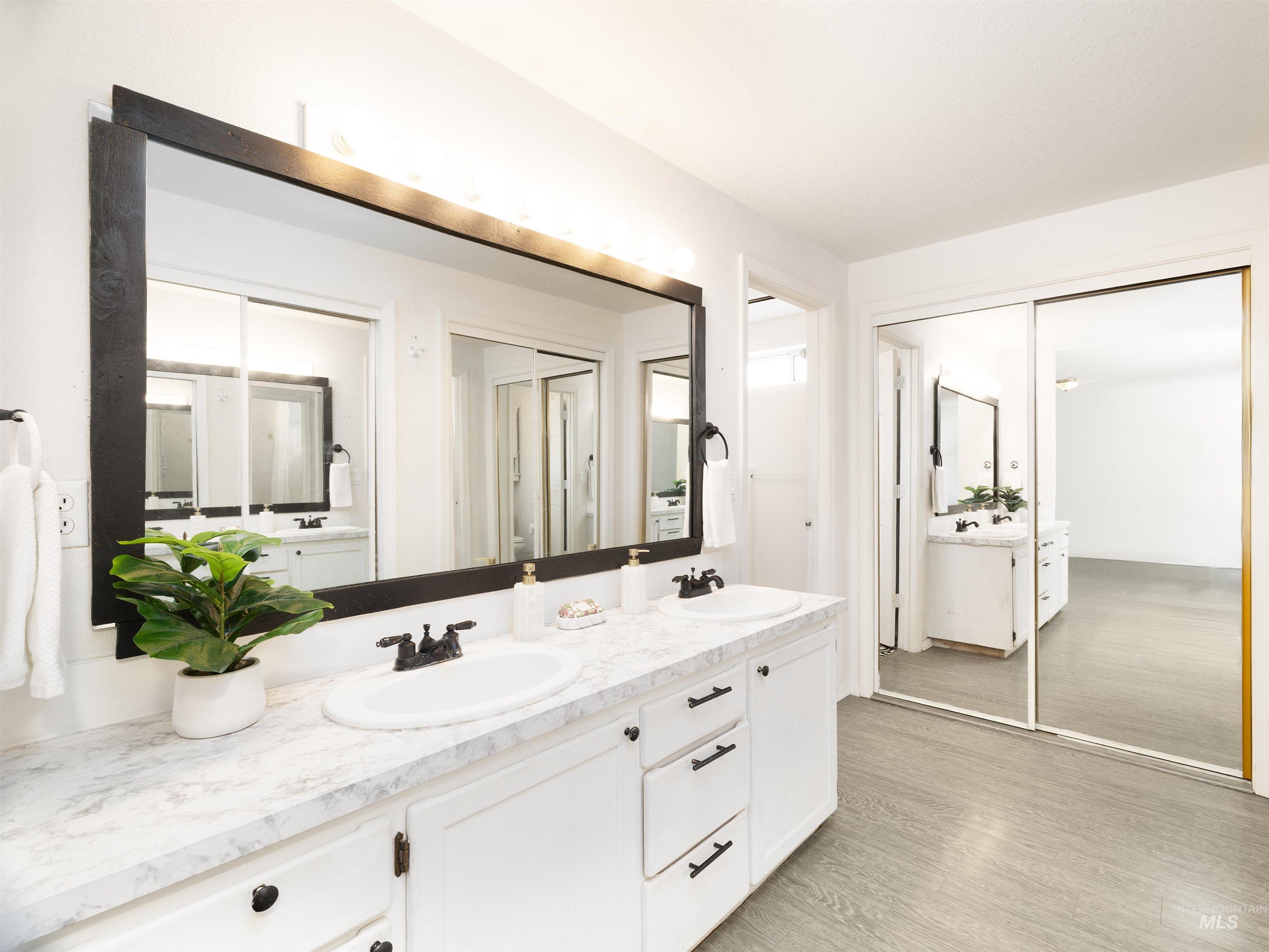 property viewer photo 19