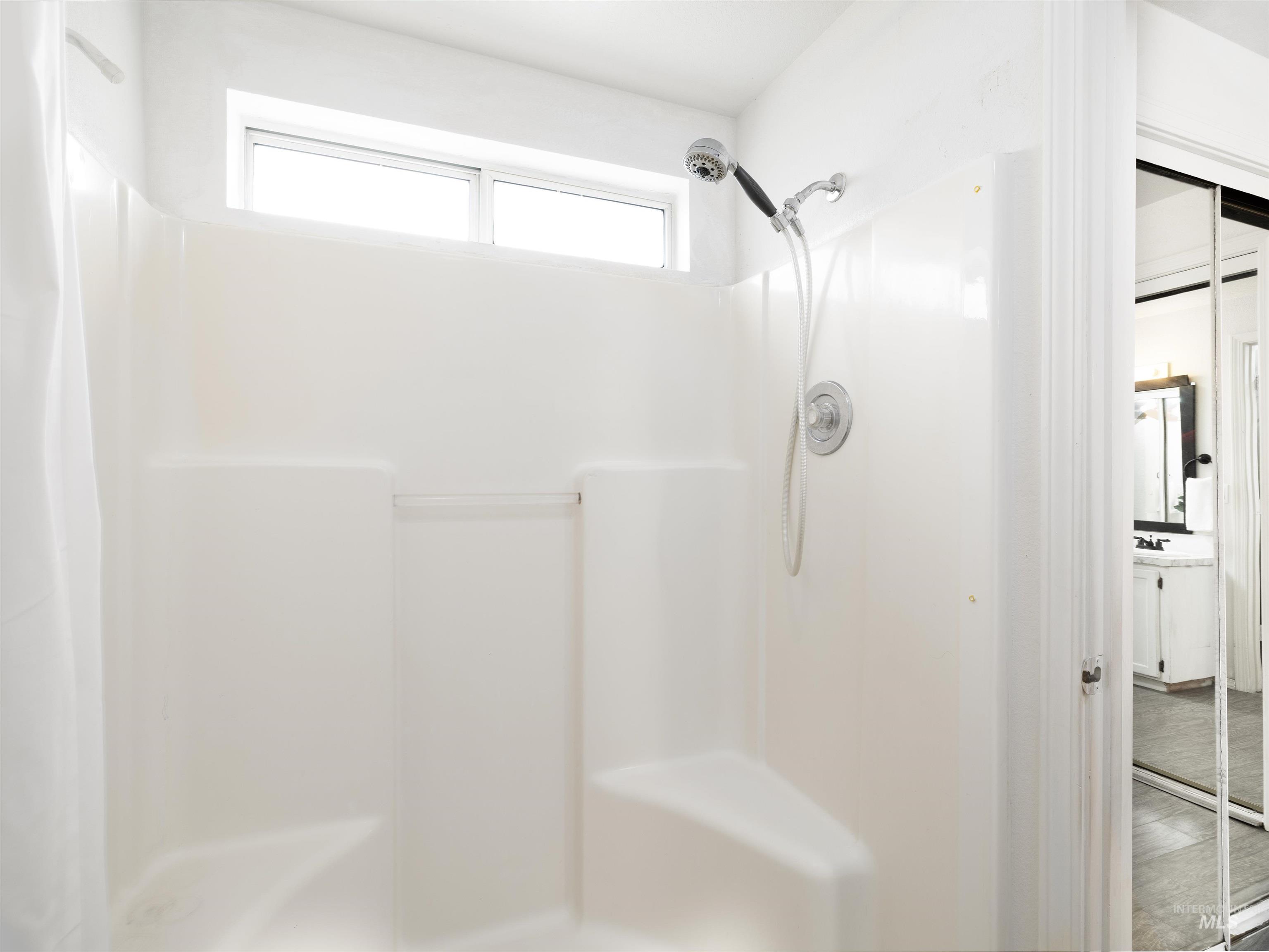 property viewer photo 20