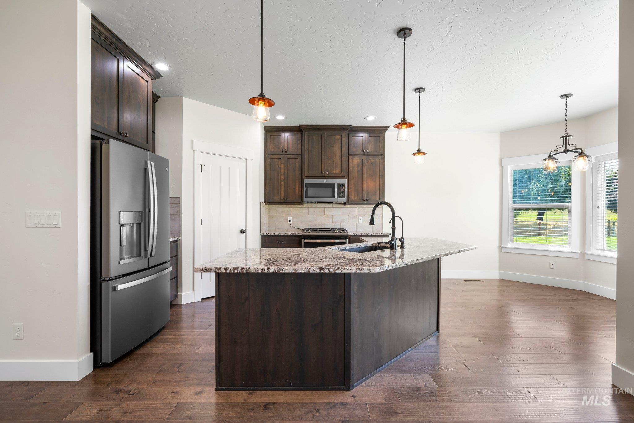 property viewer photo 4