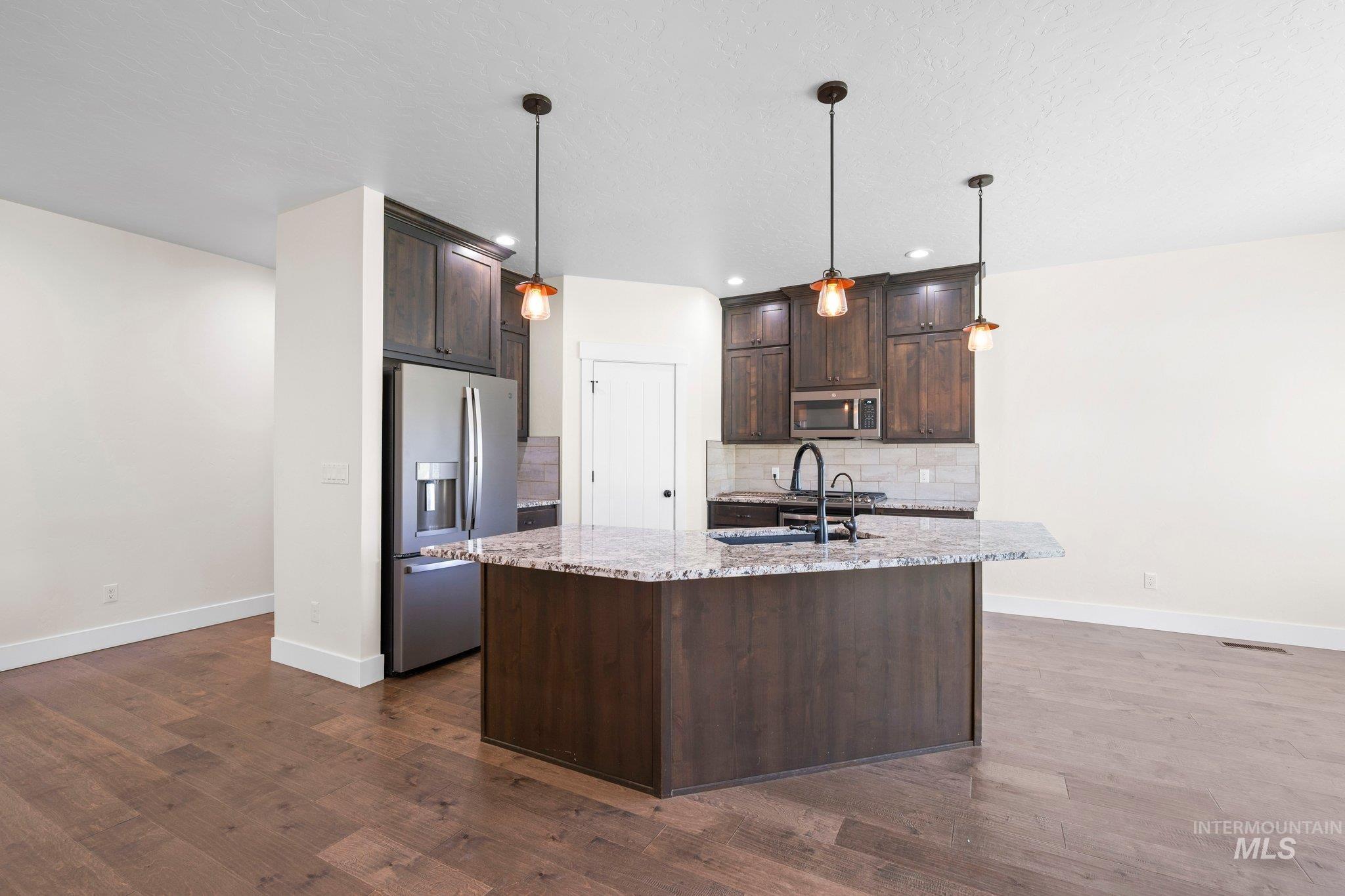 property viewer photo 9