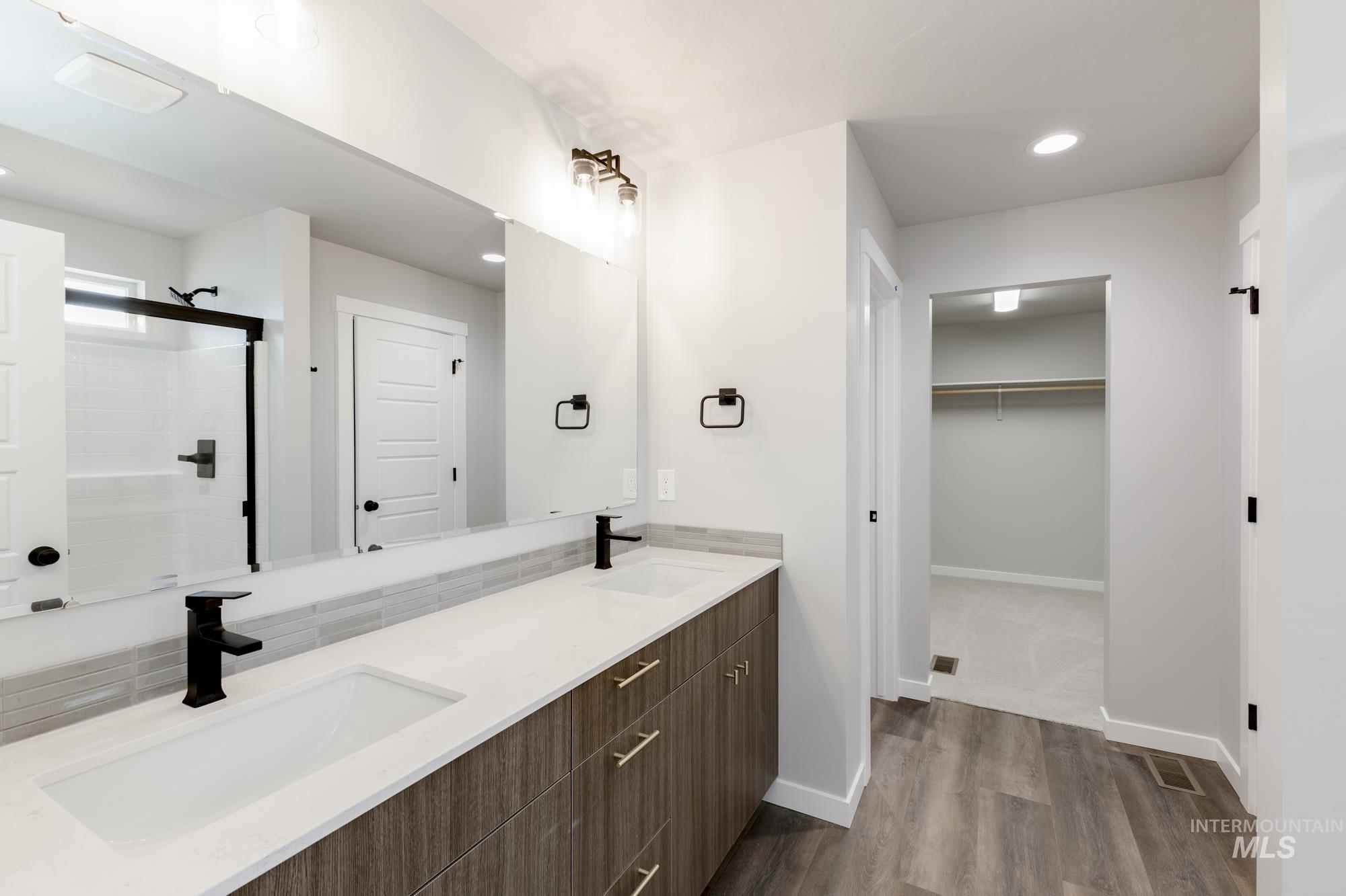 property viewer photo 25