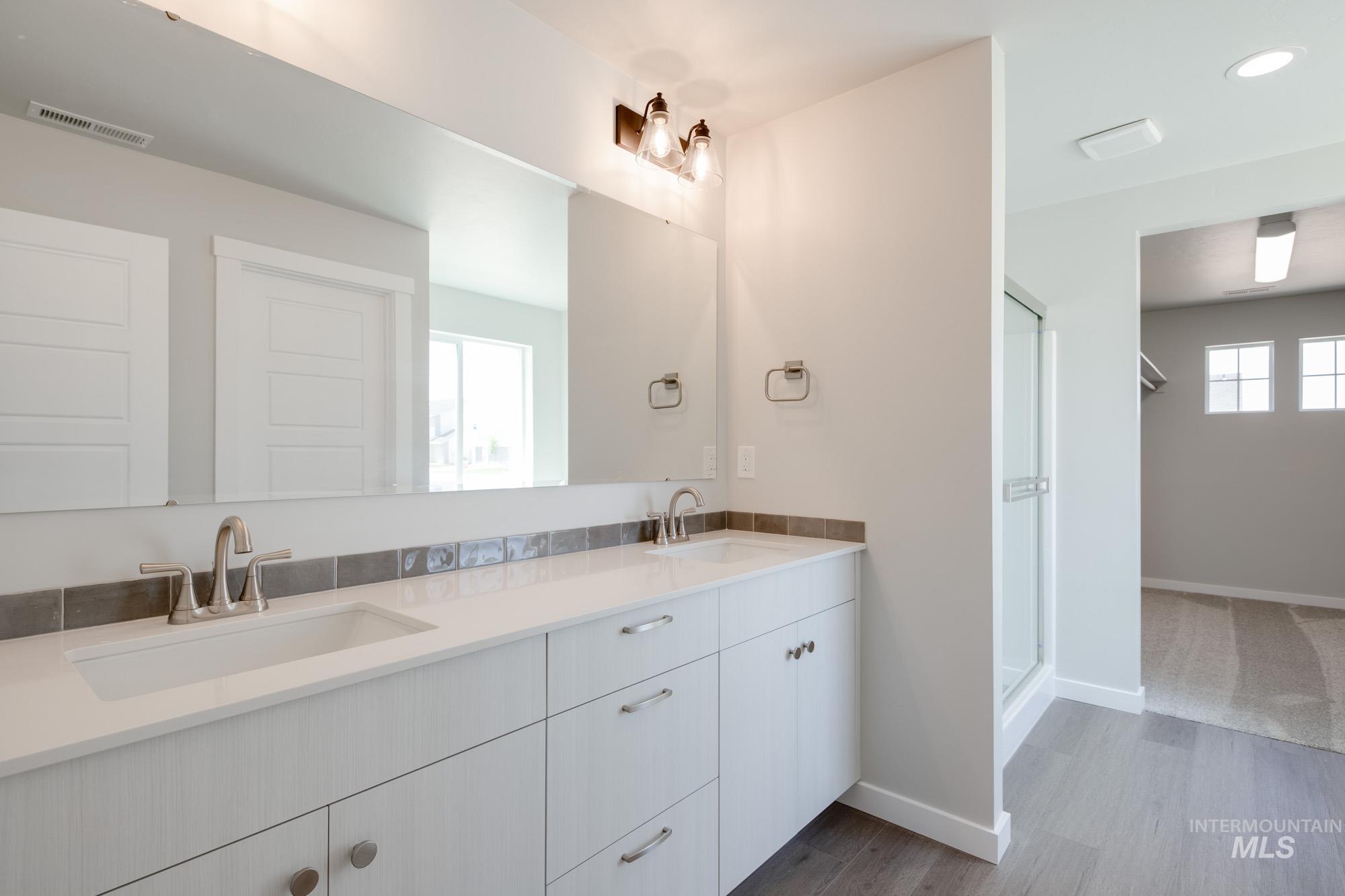 property viewer photo 23