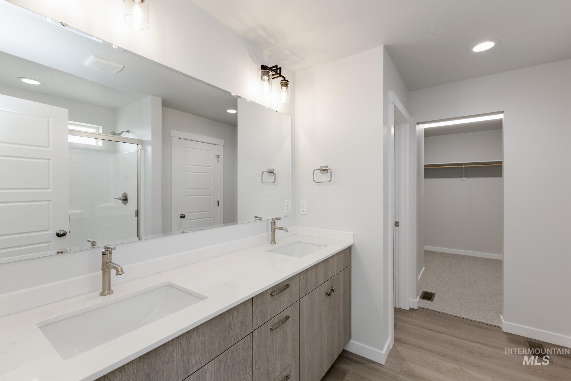 property viewer photo 23