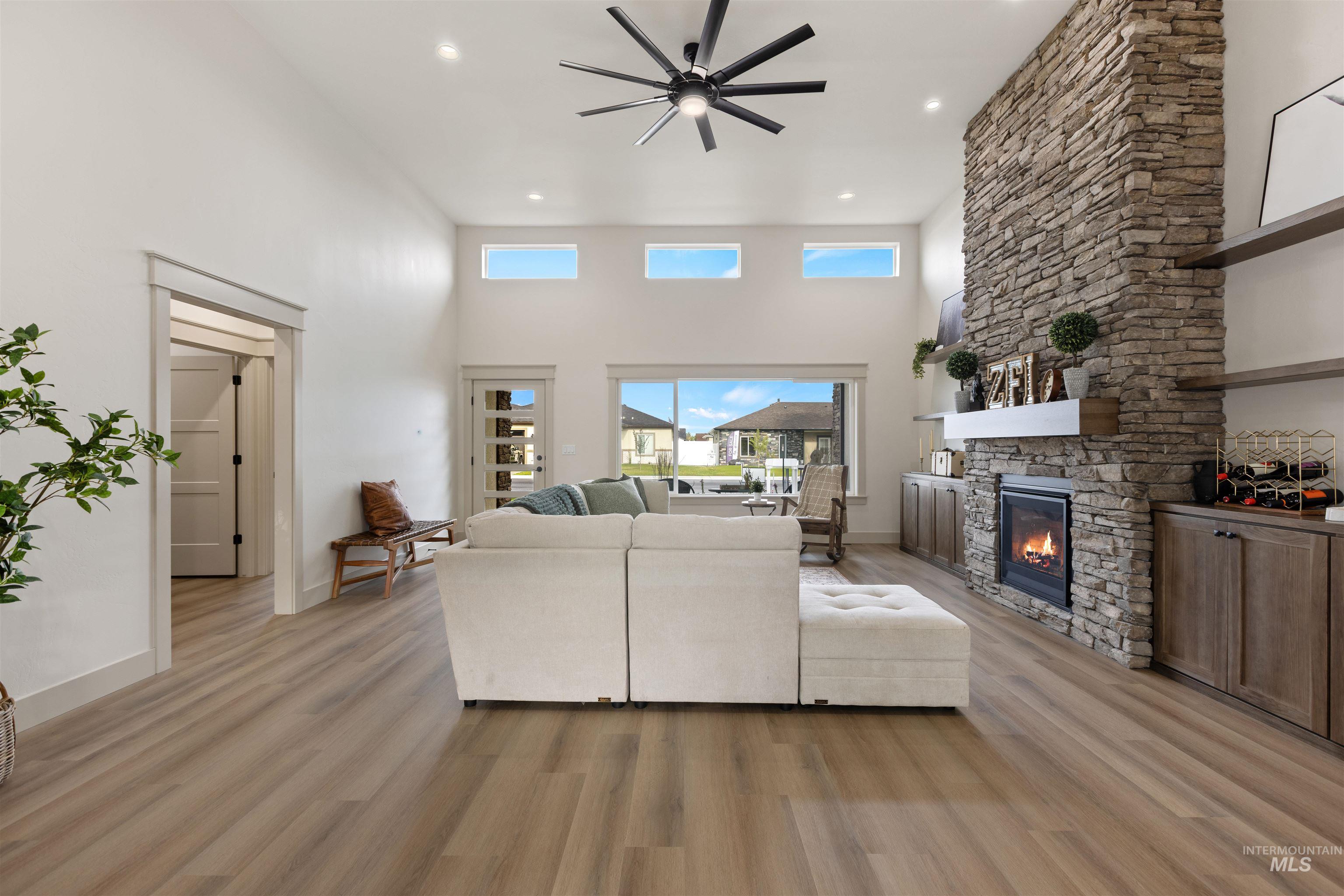 property viewer photo 5