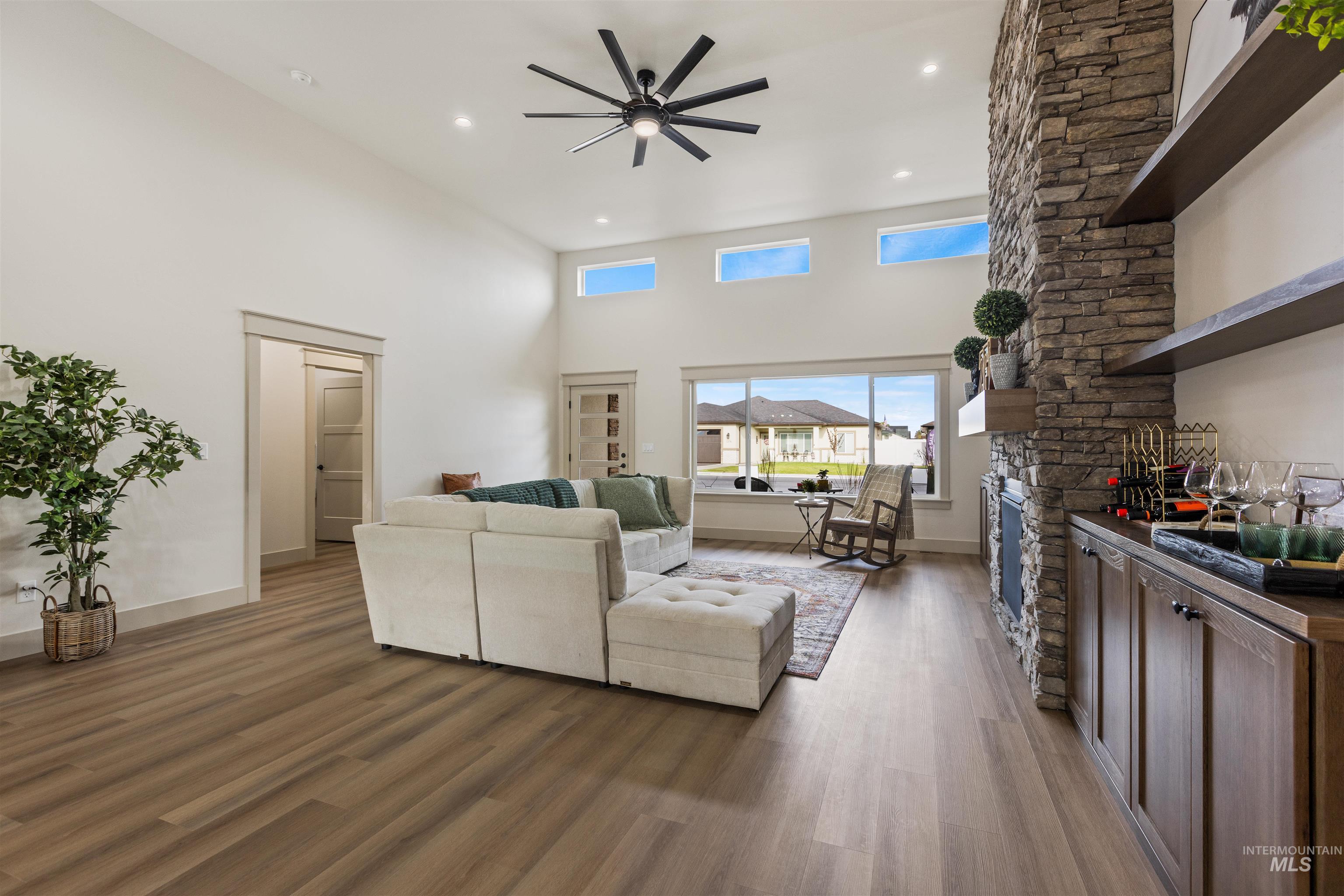 property viewer photo 7