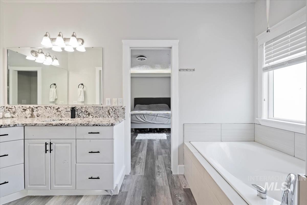 property viewer photo 18