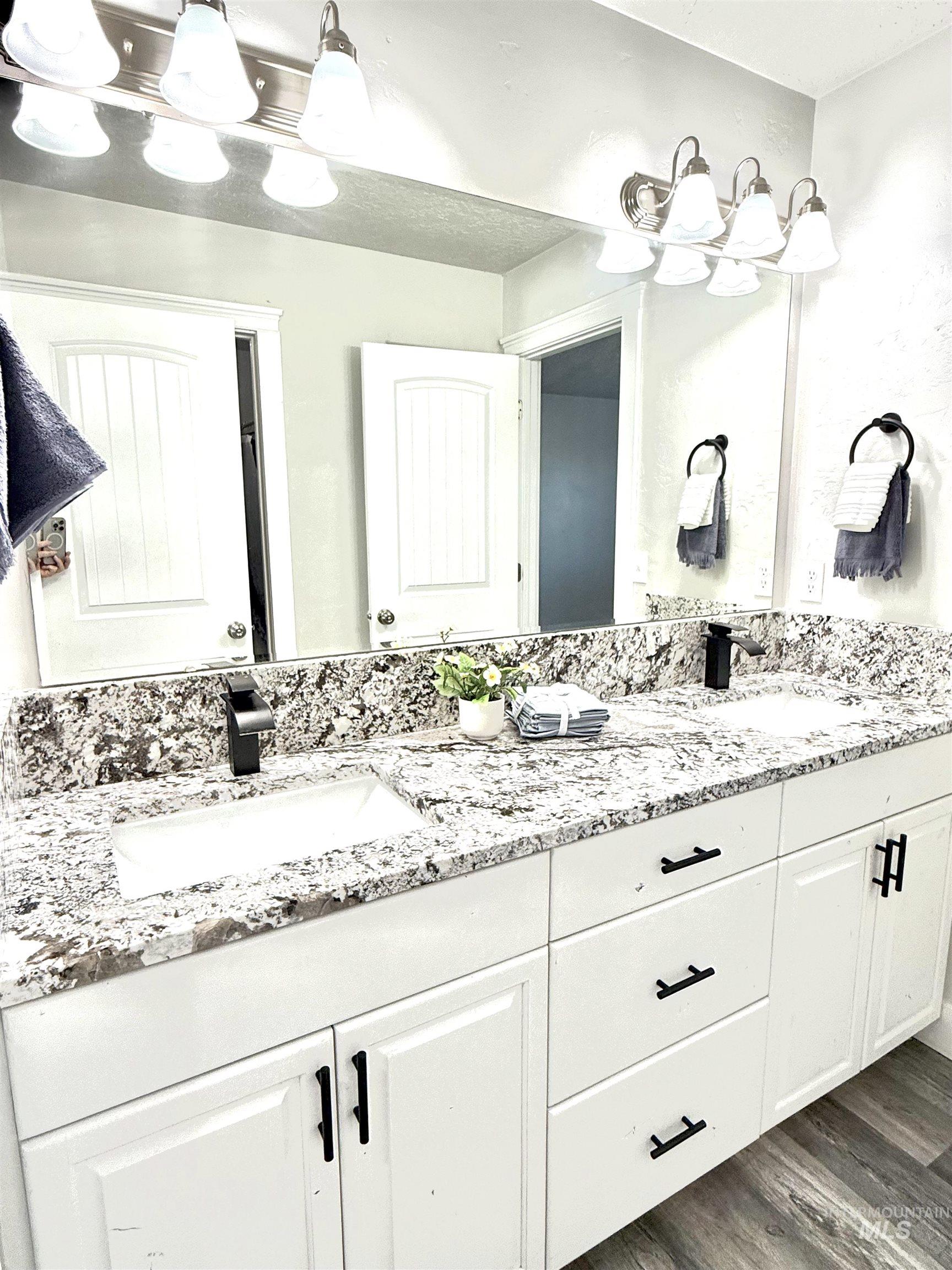 property viewer photo 22