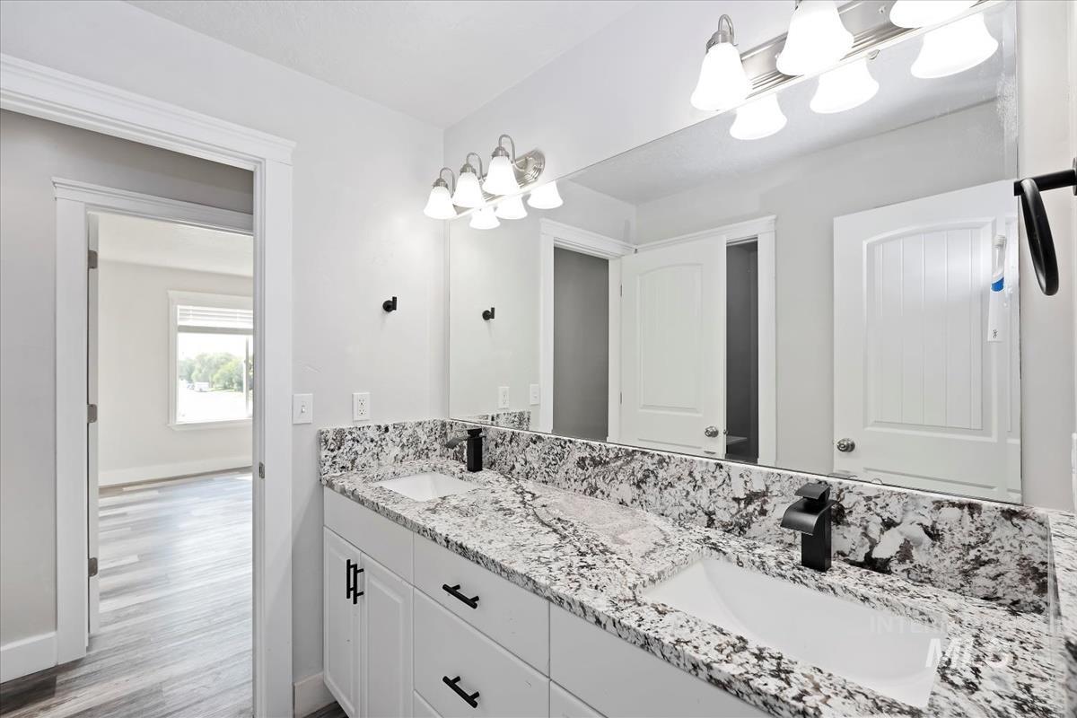 property viewer photo 27