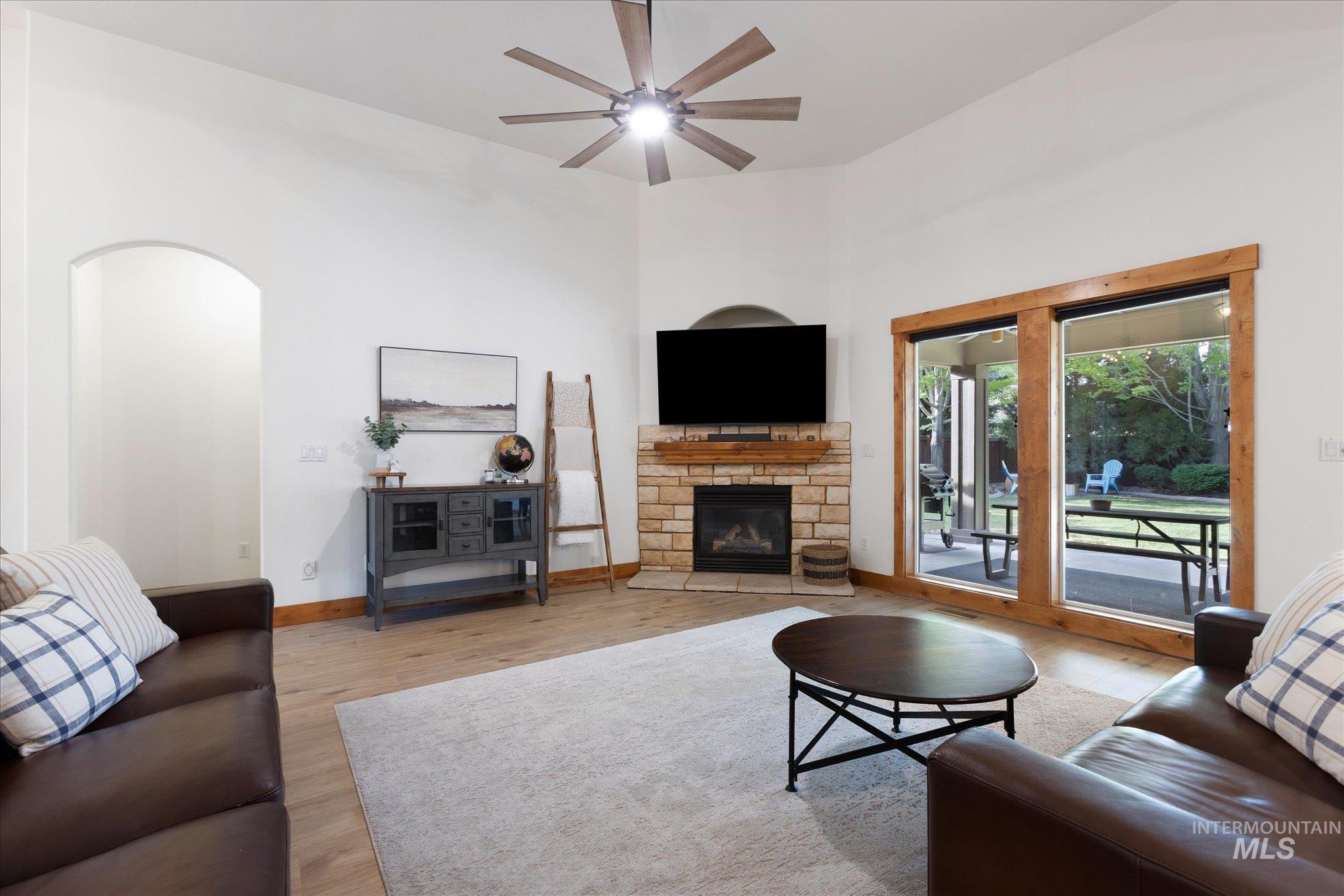 property viewer photo 15