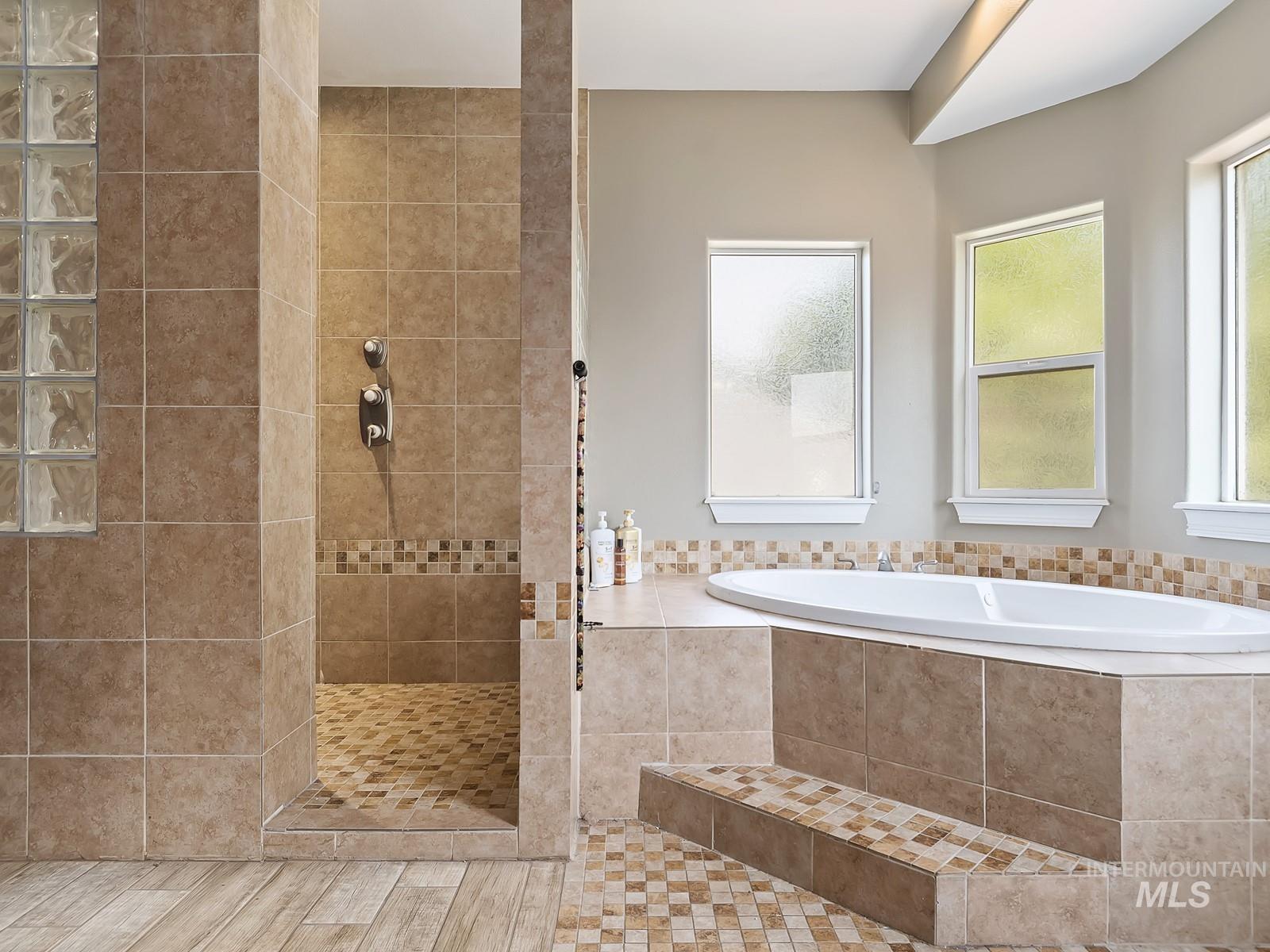 property viewer photo 18