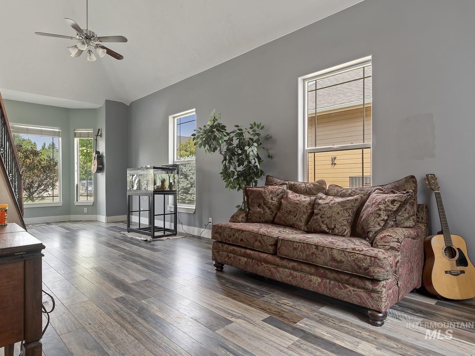 property viewer photo 4