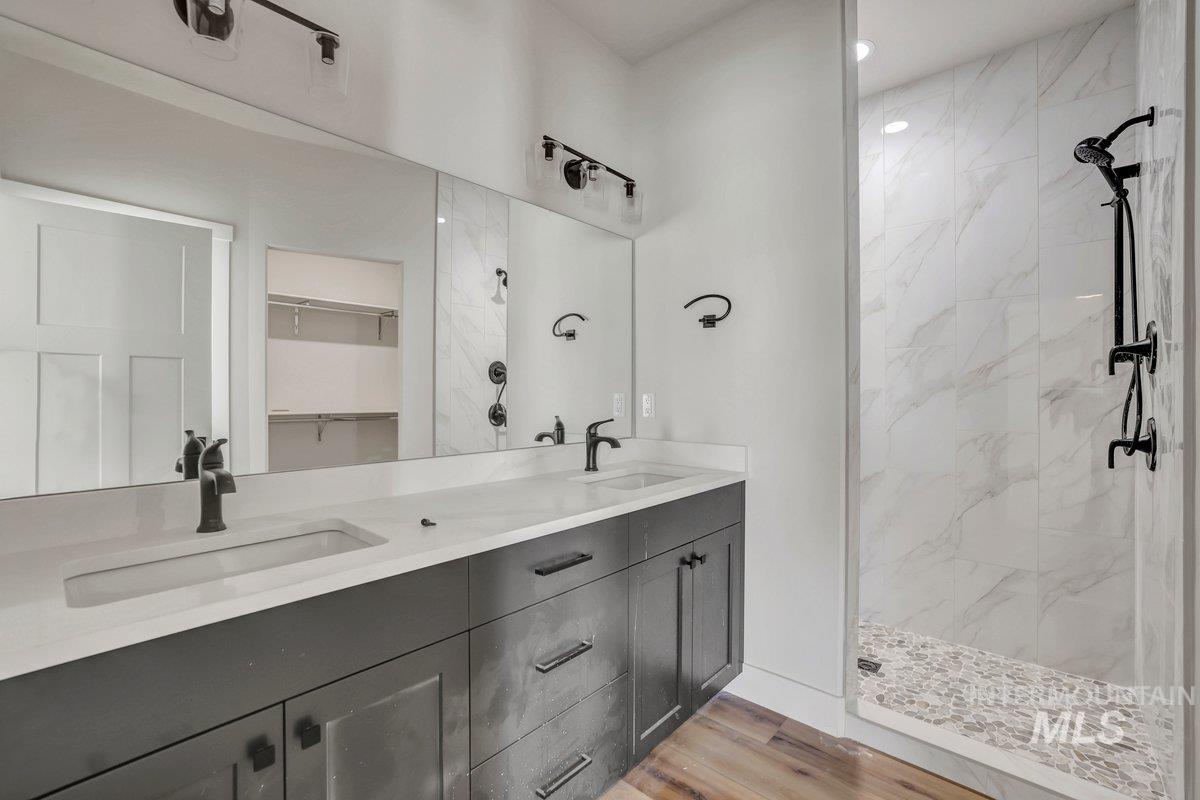 property viewer photo 20