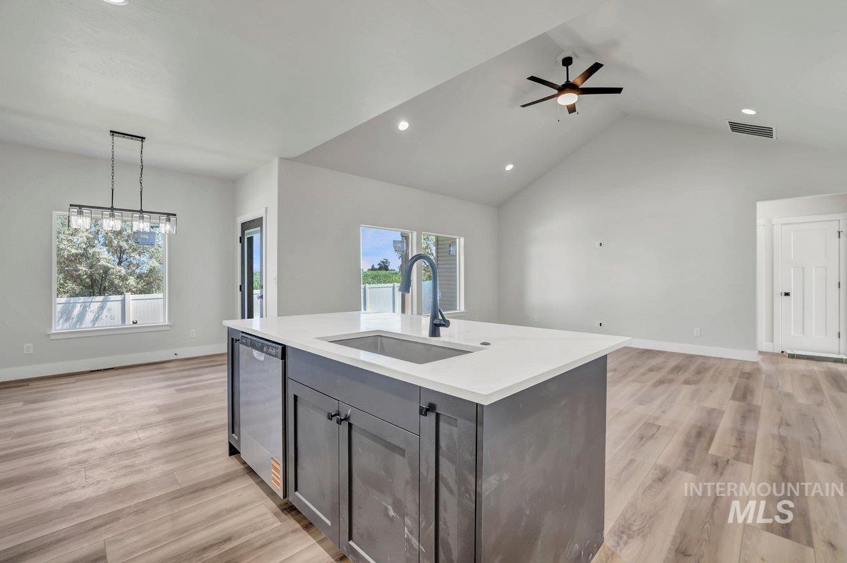 property viewer photo 9