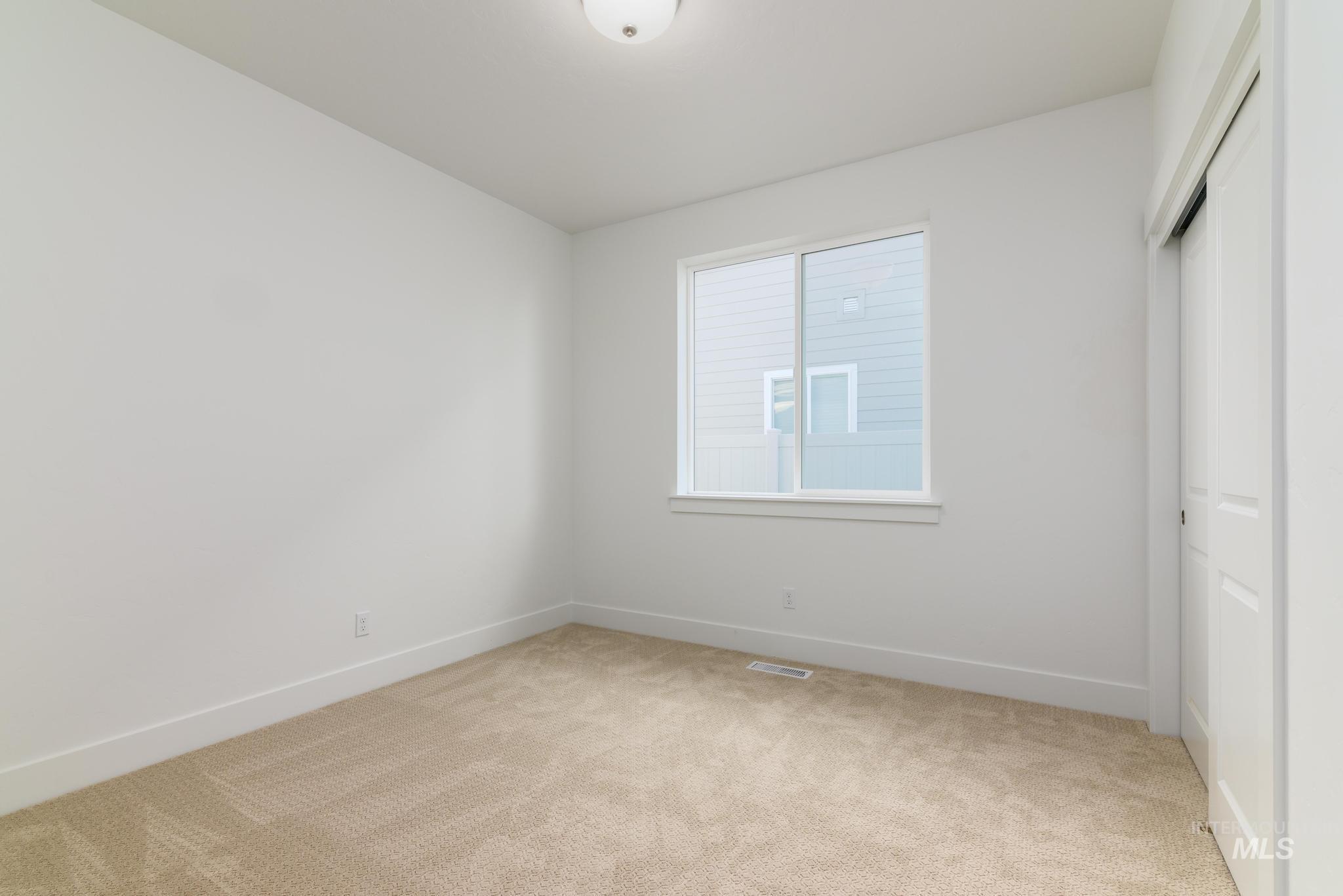 property viewer photo 18