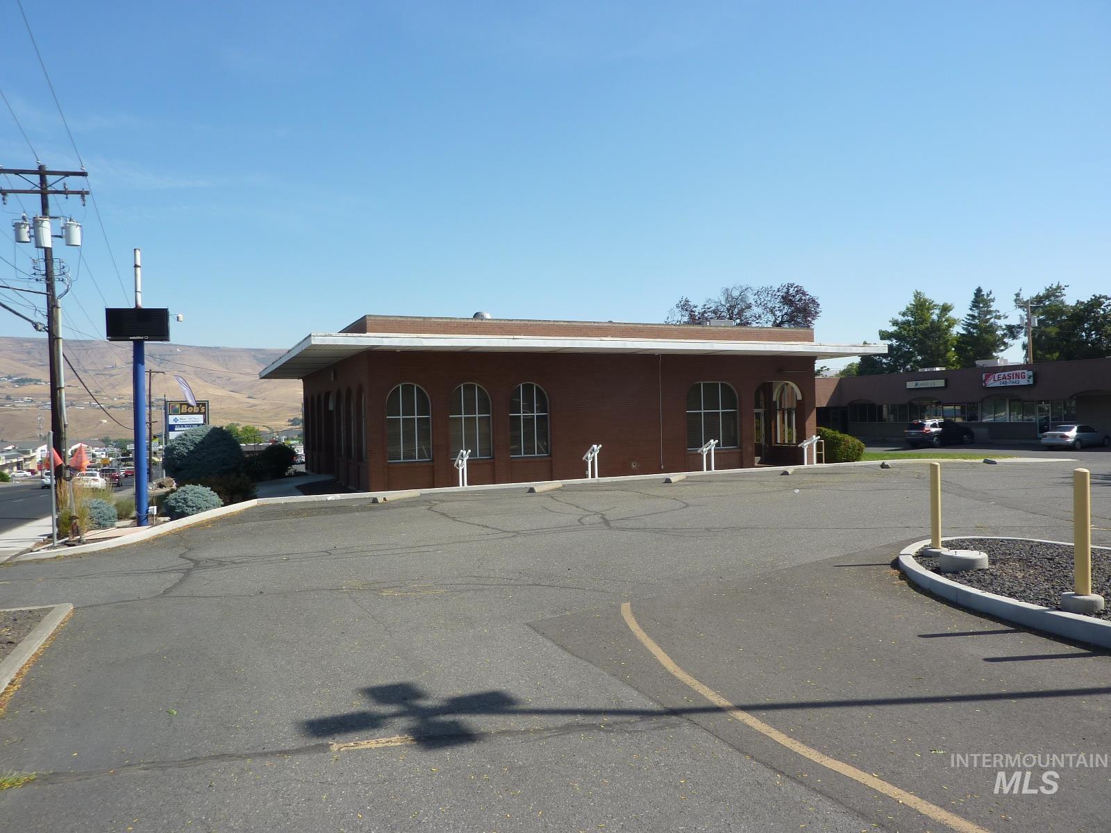 main property photo 30