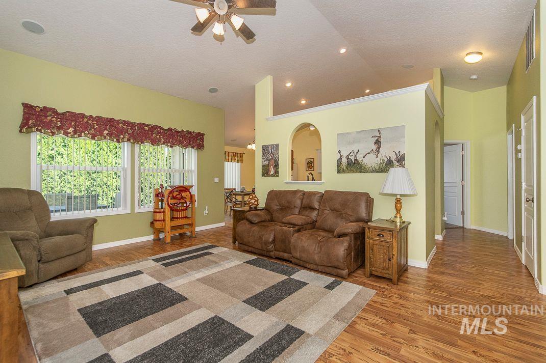 property viewer photo 4
