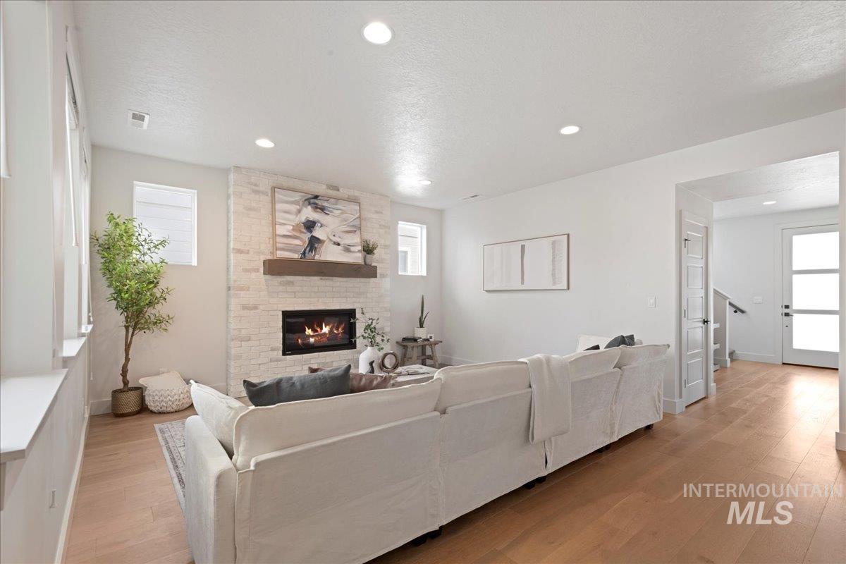 property viewer photo 2