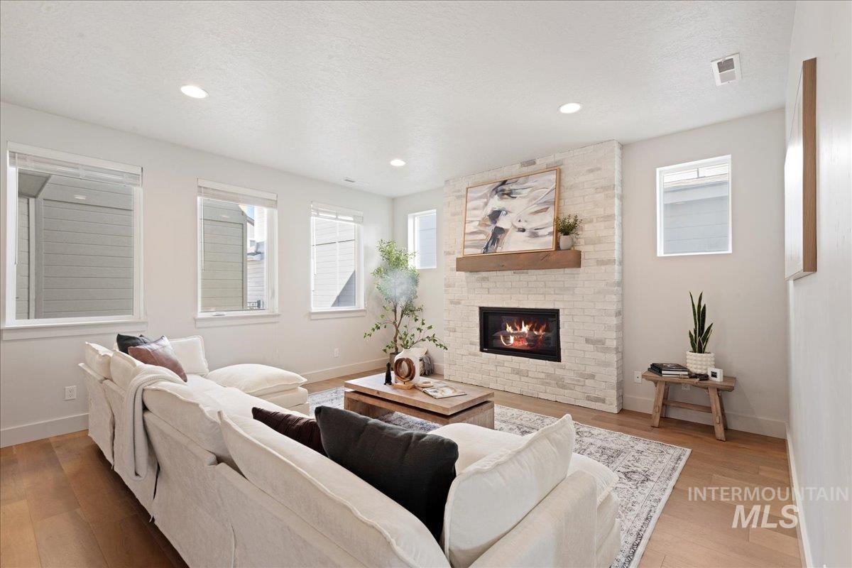 property viewer photo 6