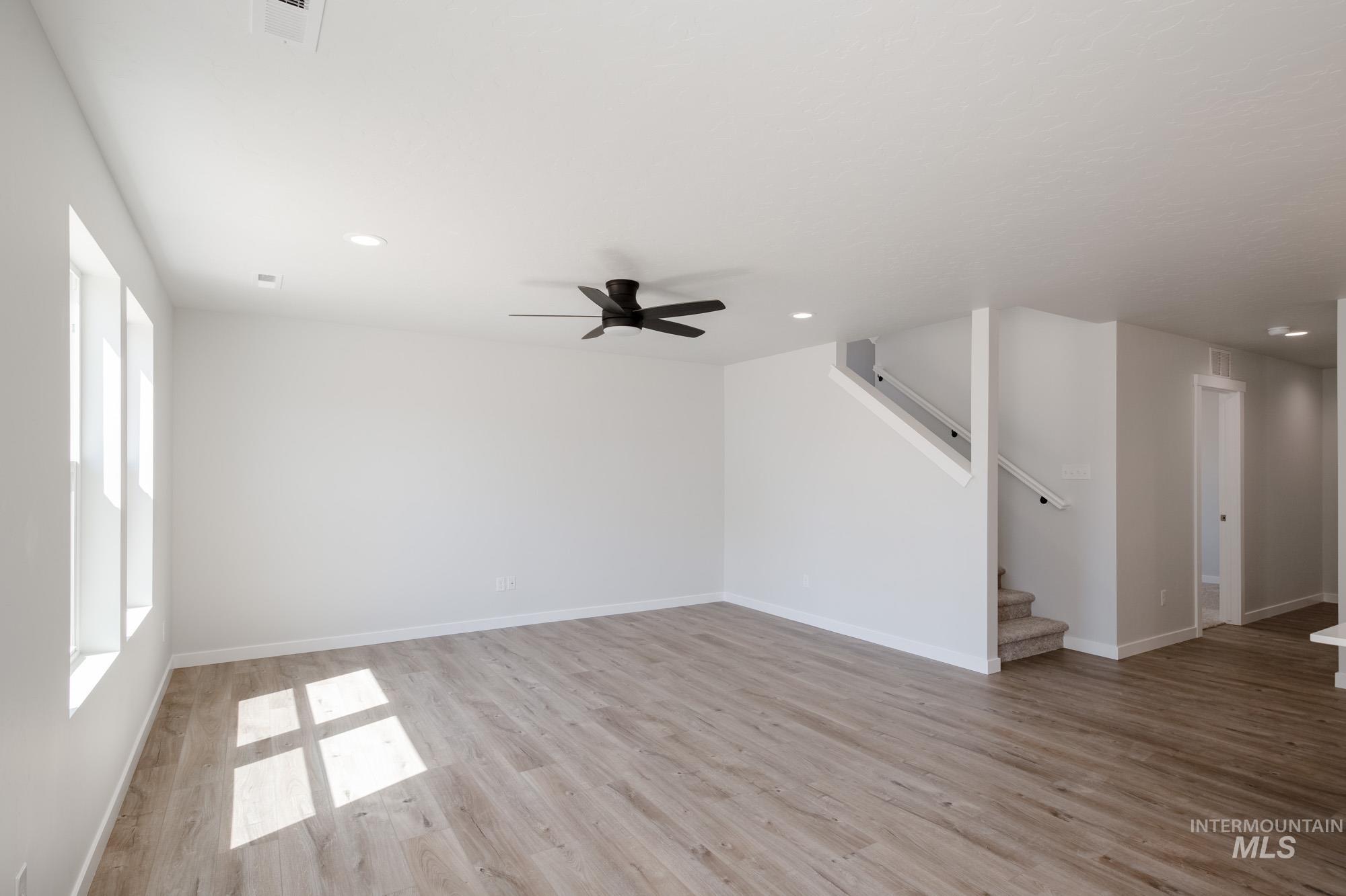 property viewer photo 7