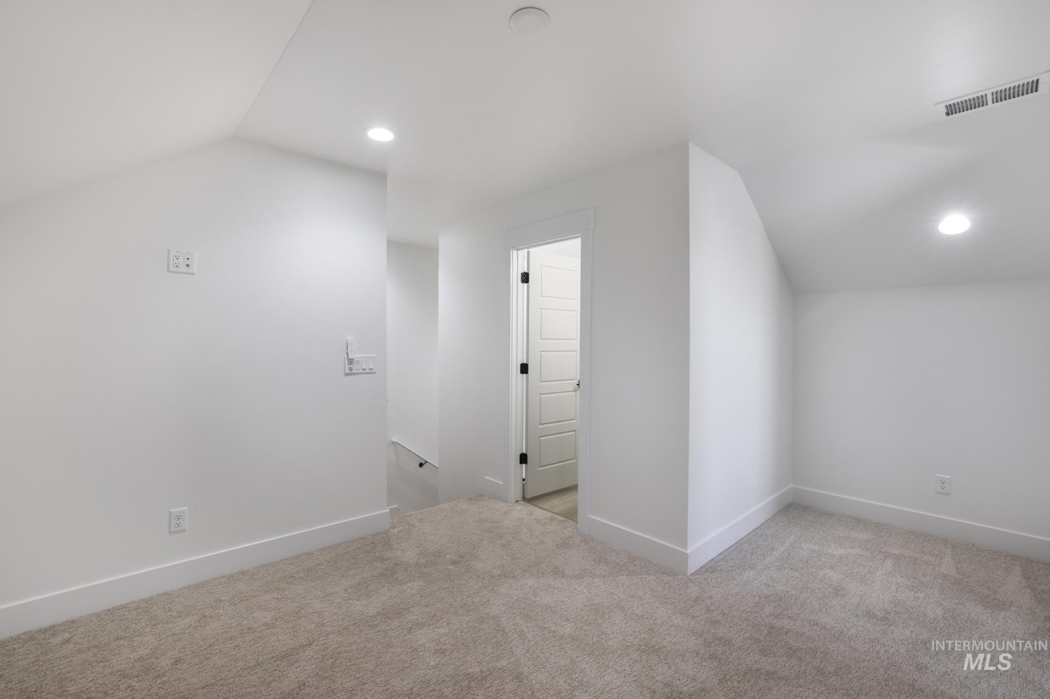 property viewer photo 18