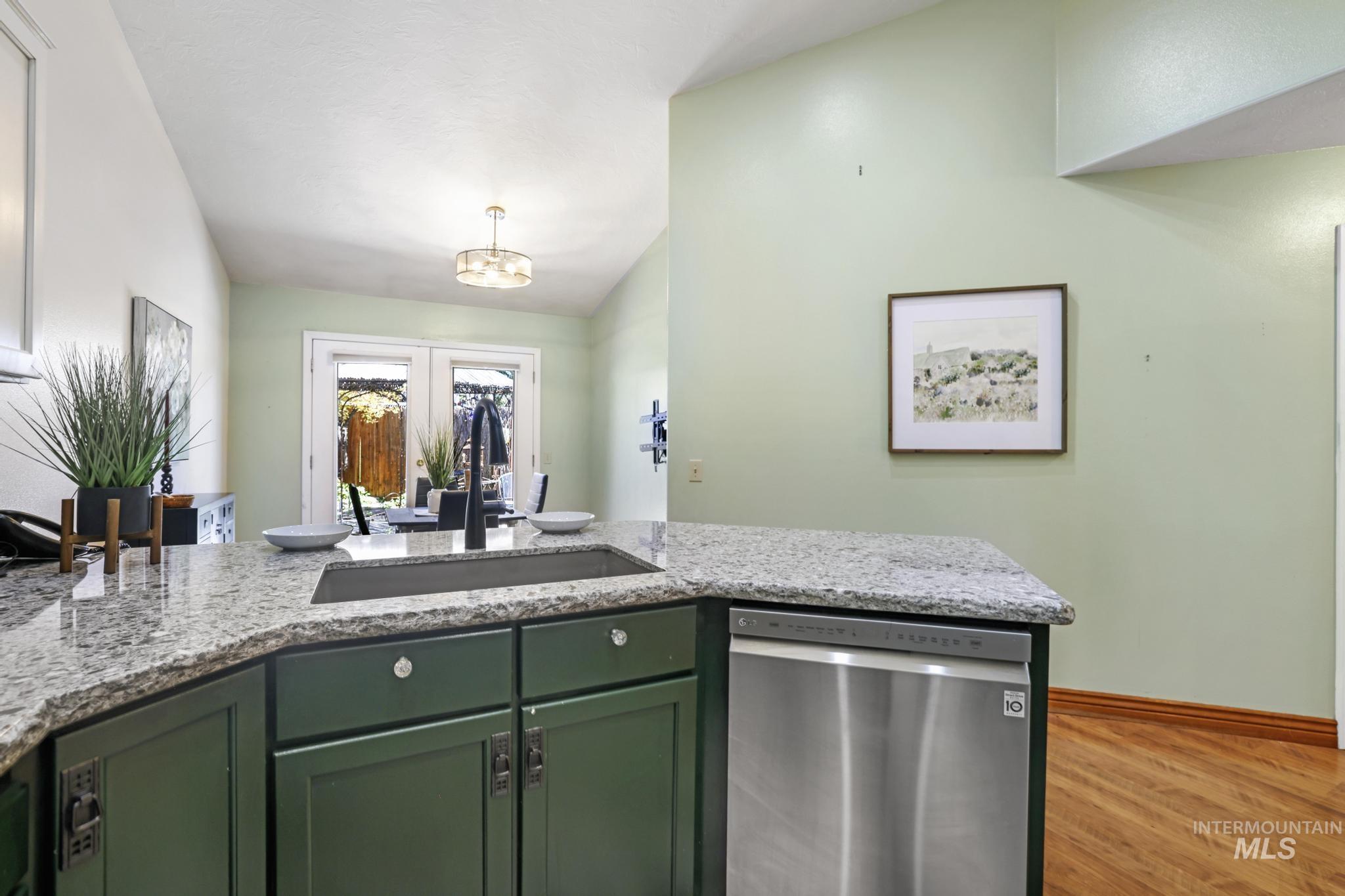 property viewer photo 12