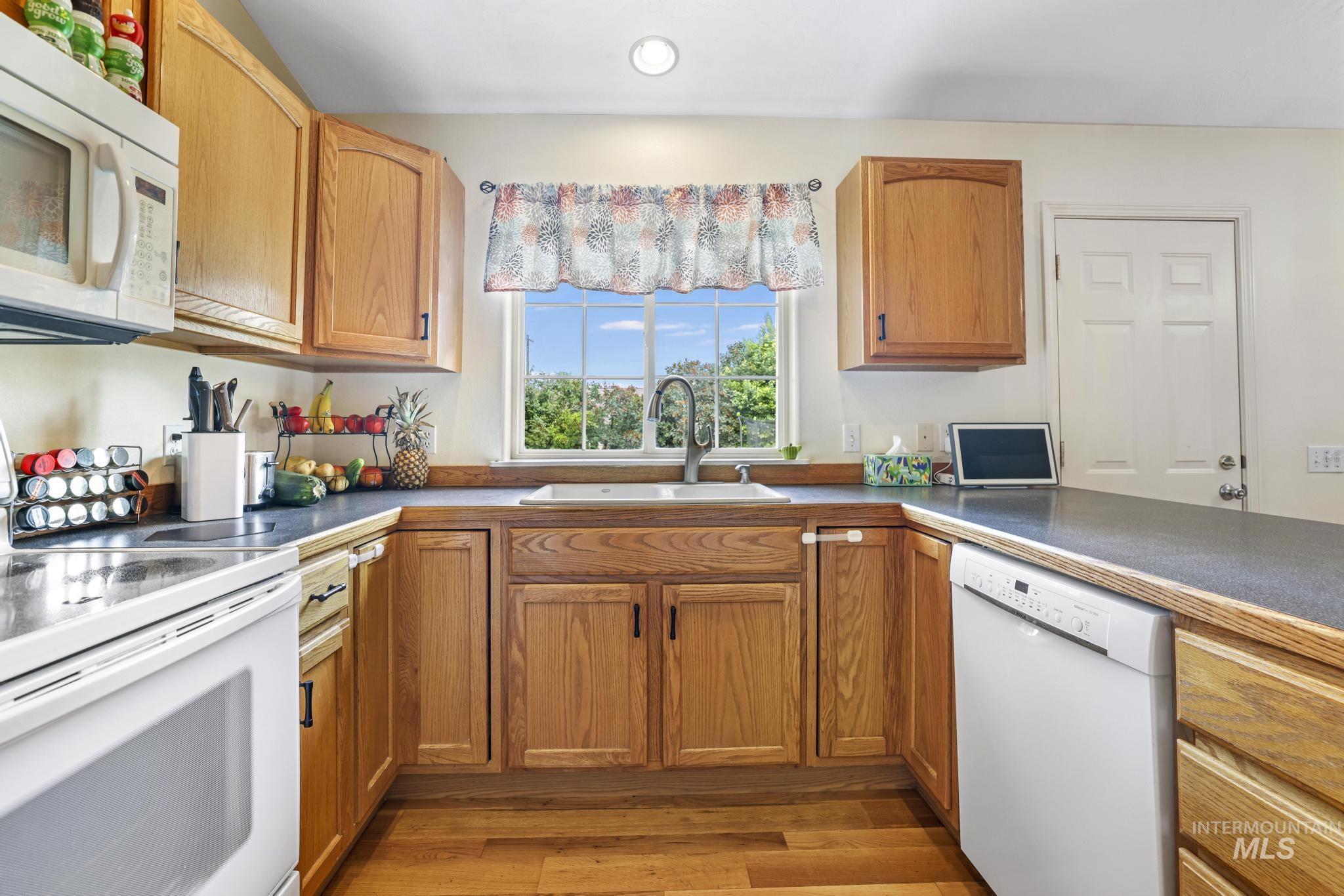 property viewer photo 9