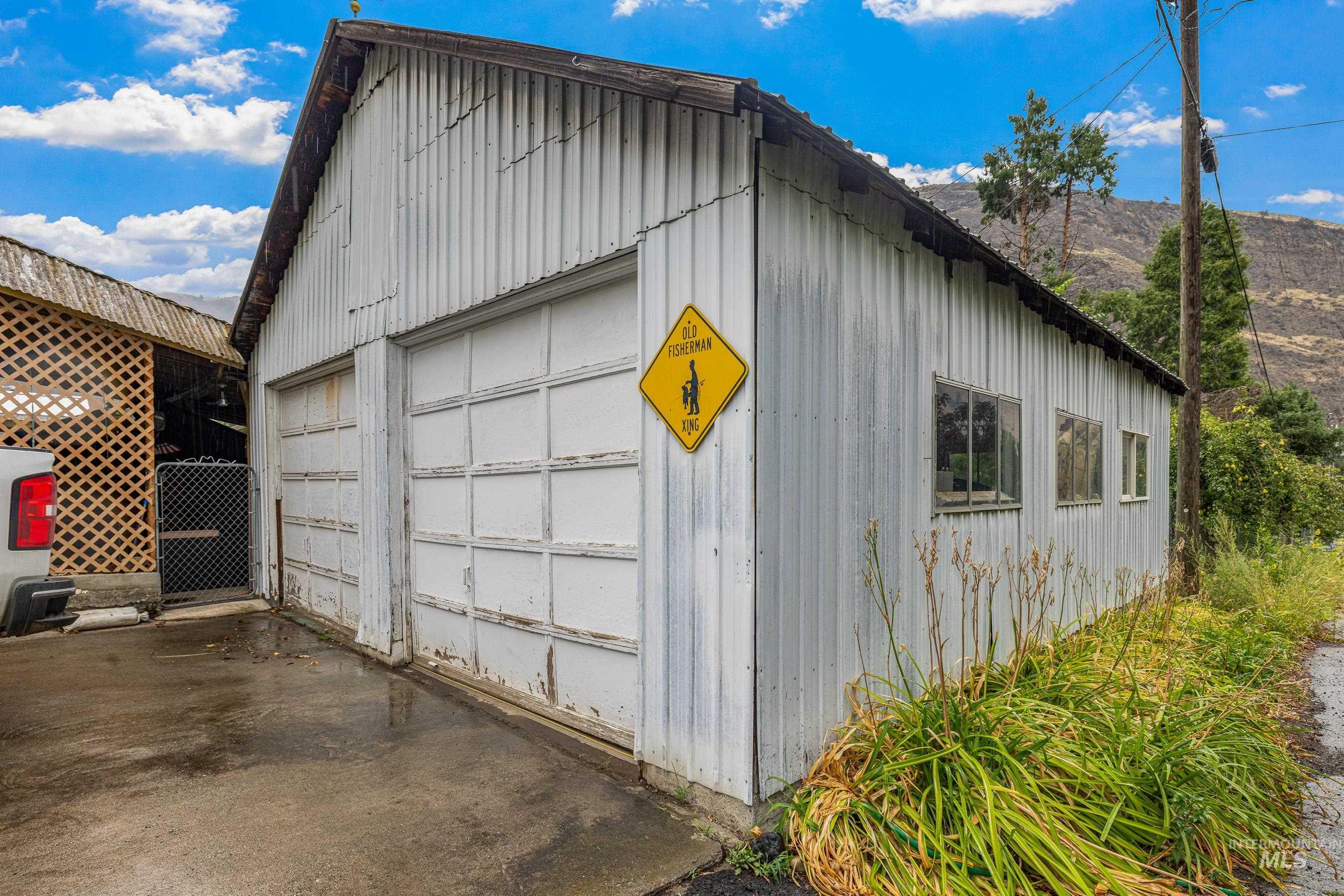 main property photo 19