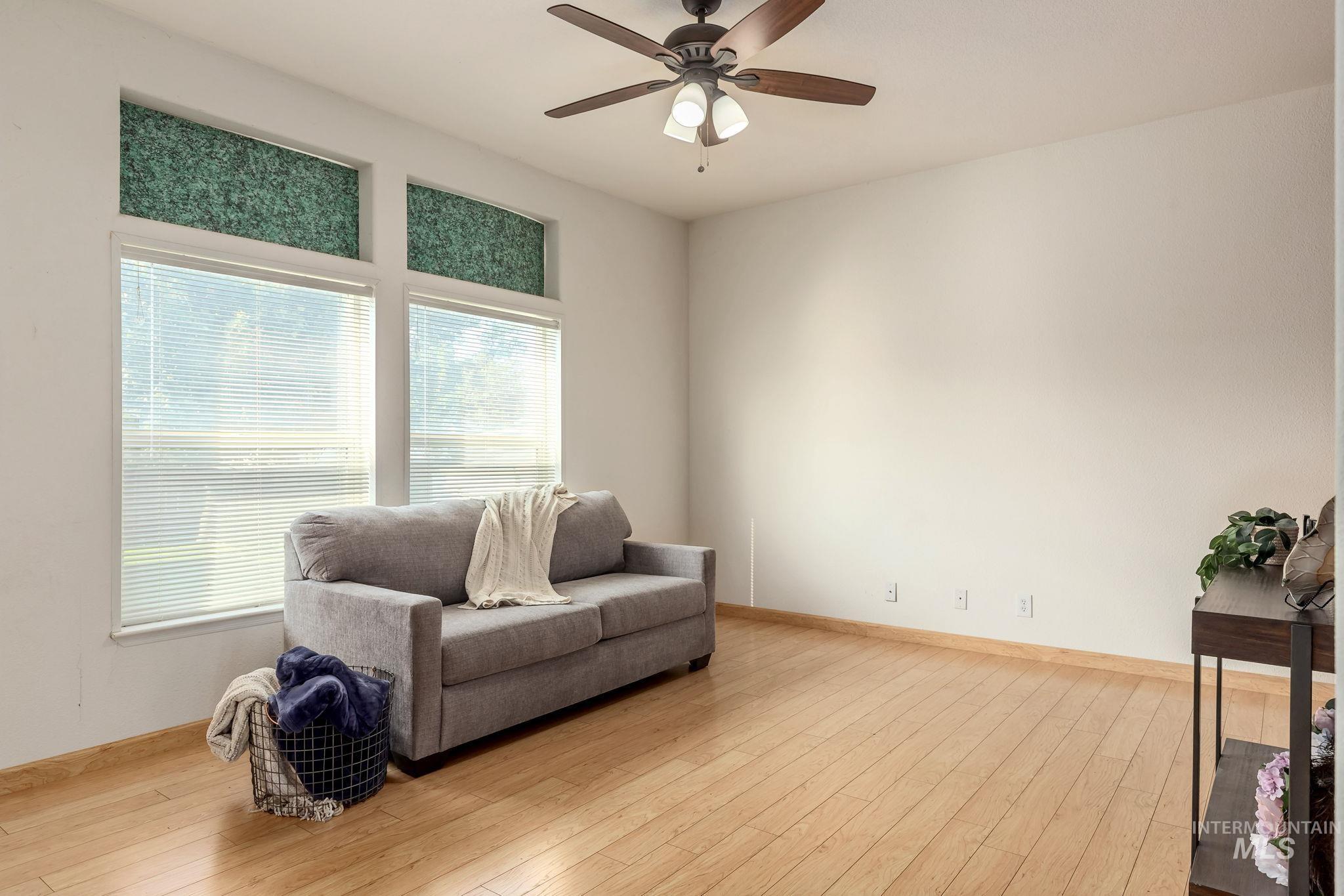 property viewer photo 16