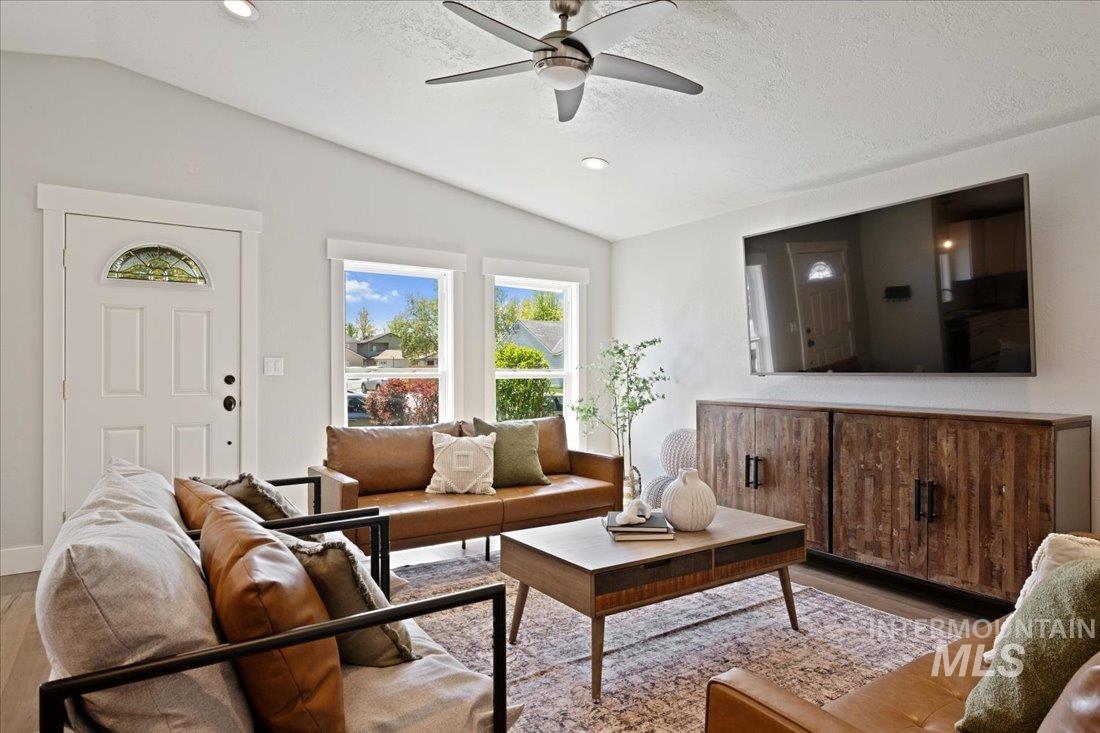 property viewer photo 2