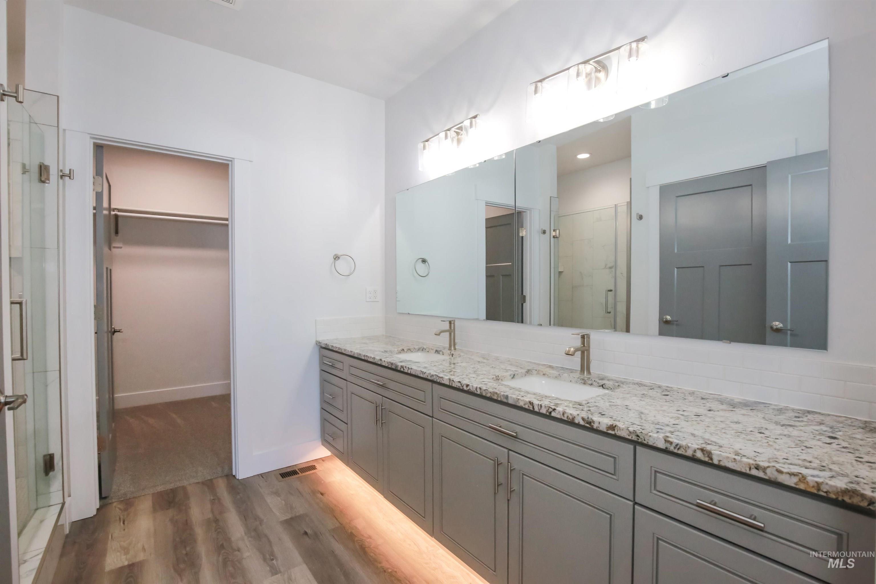 property viewer photo 13