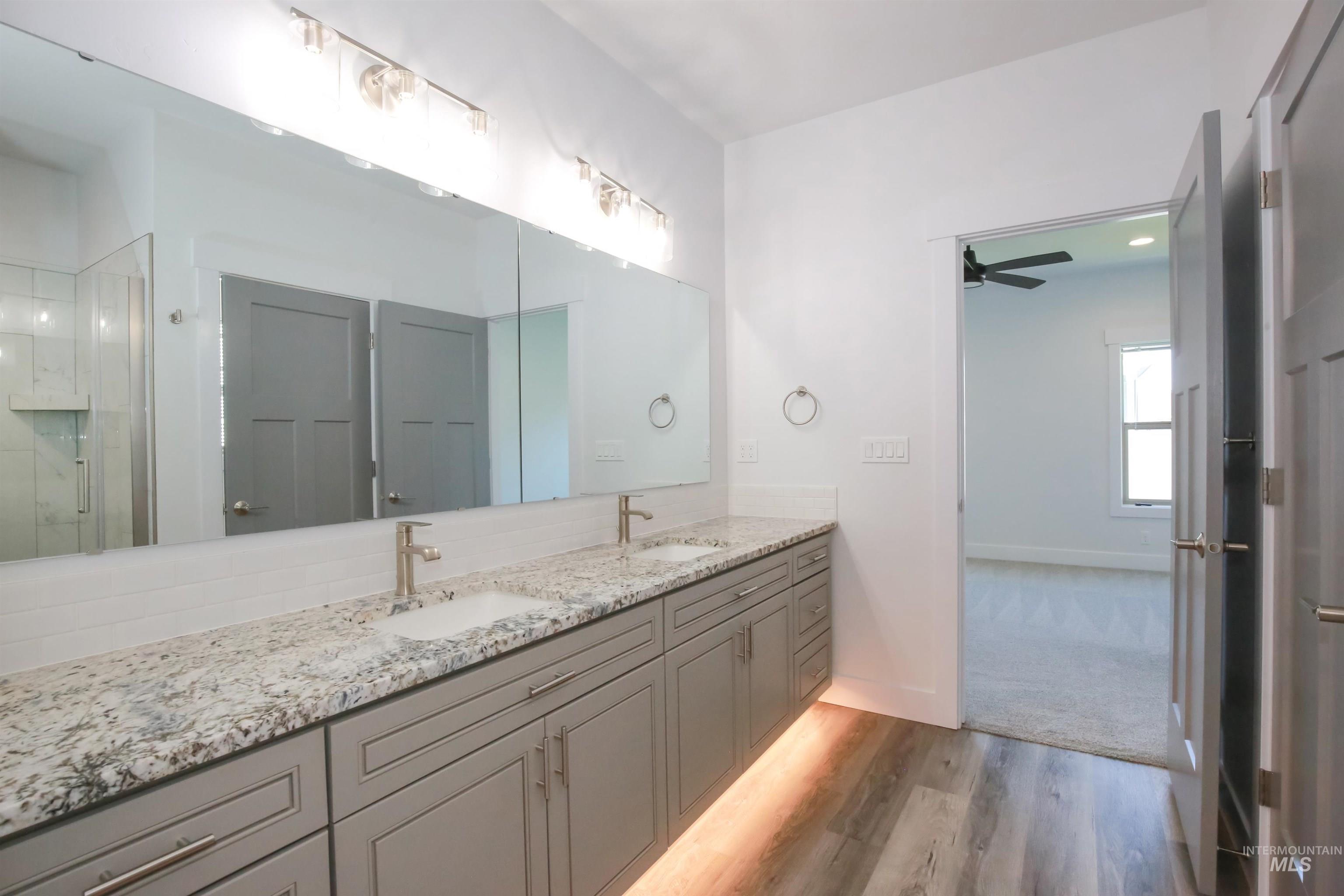 property viewer photo 14