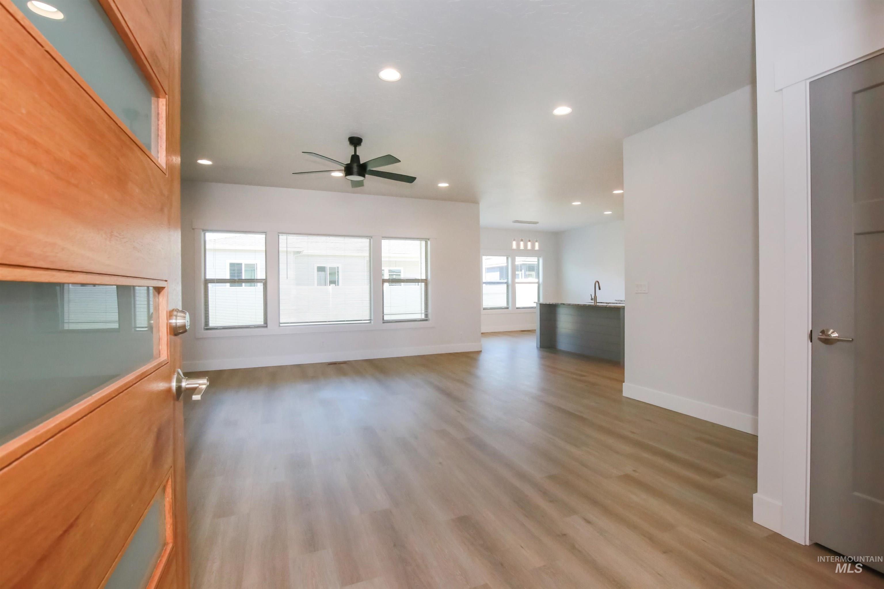 property viewer photo 3
