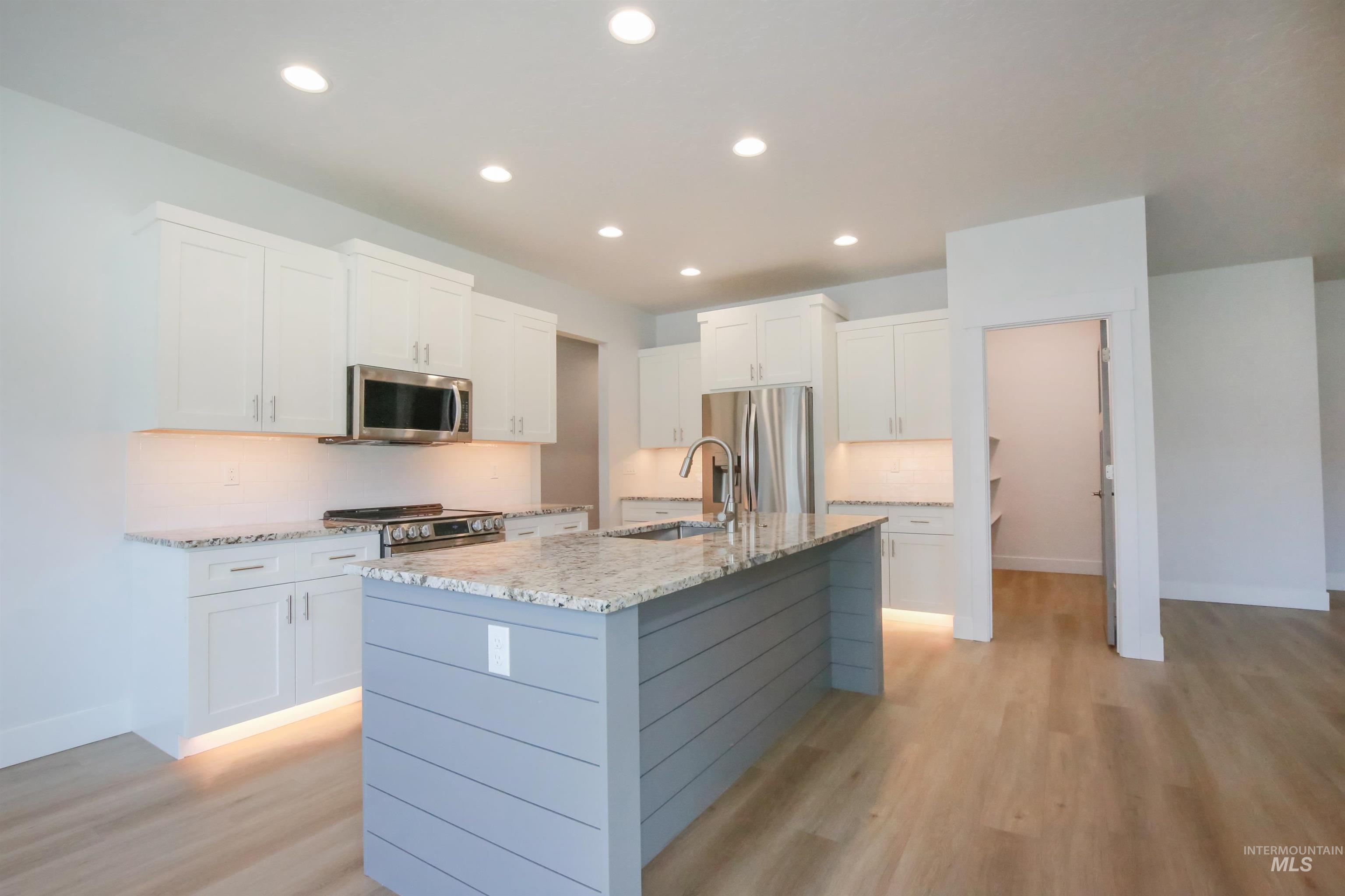 property viewer photo 7