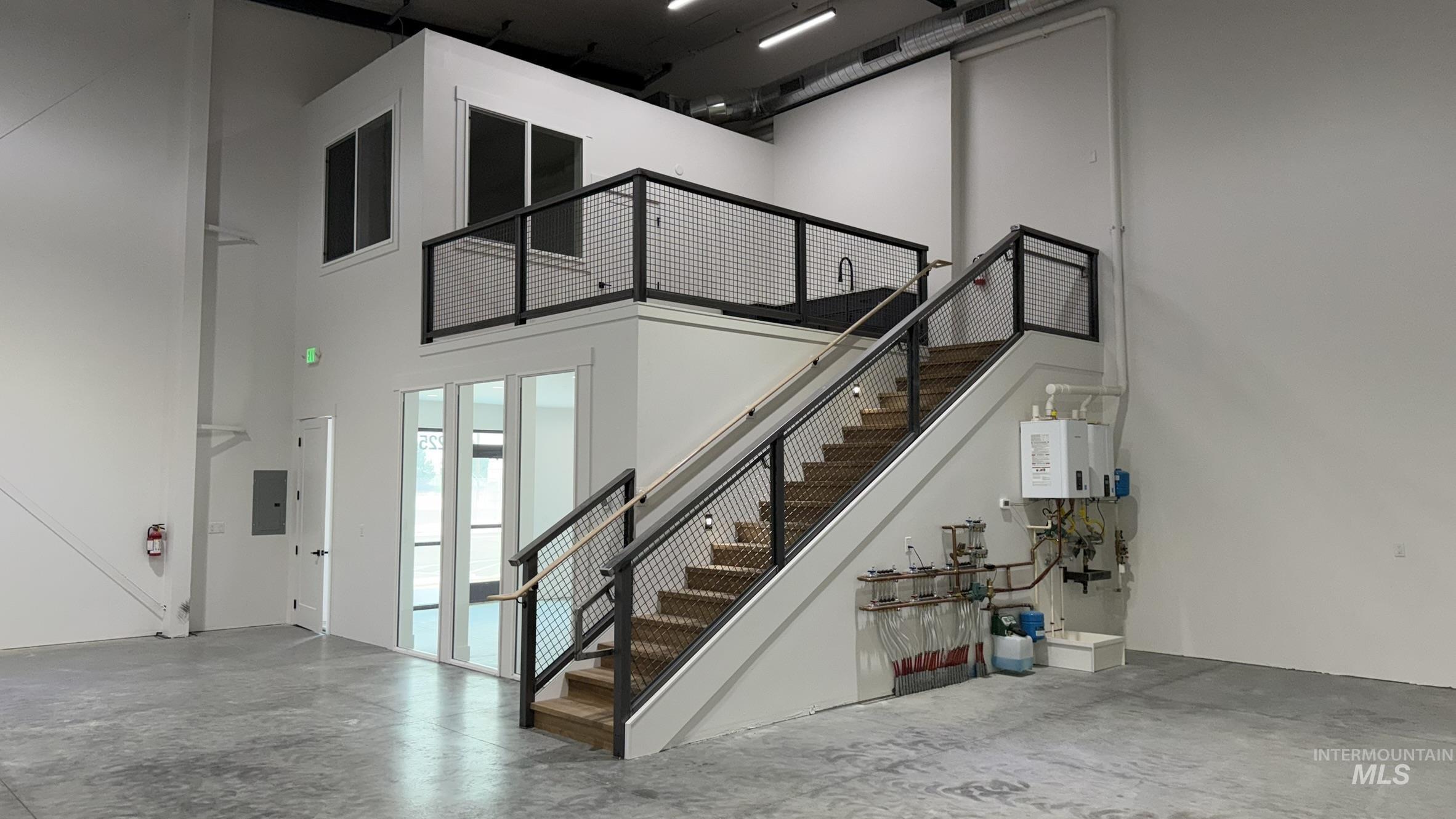 main property photo 40