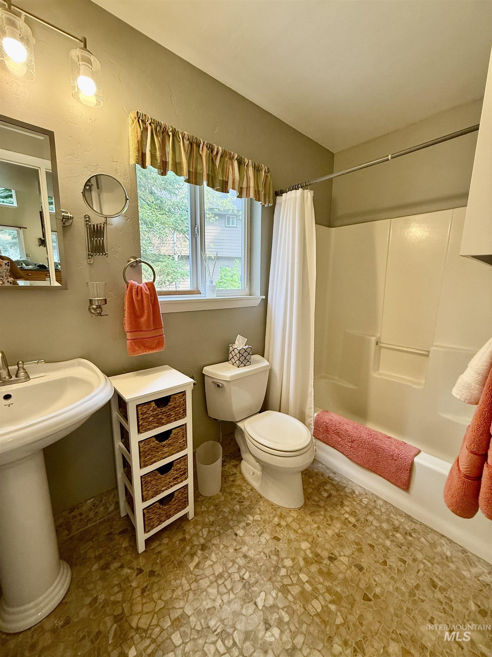 property viewer photo 16