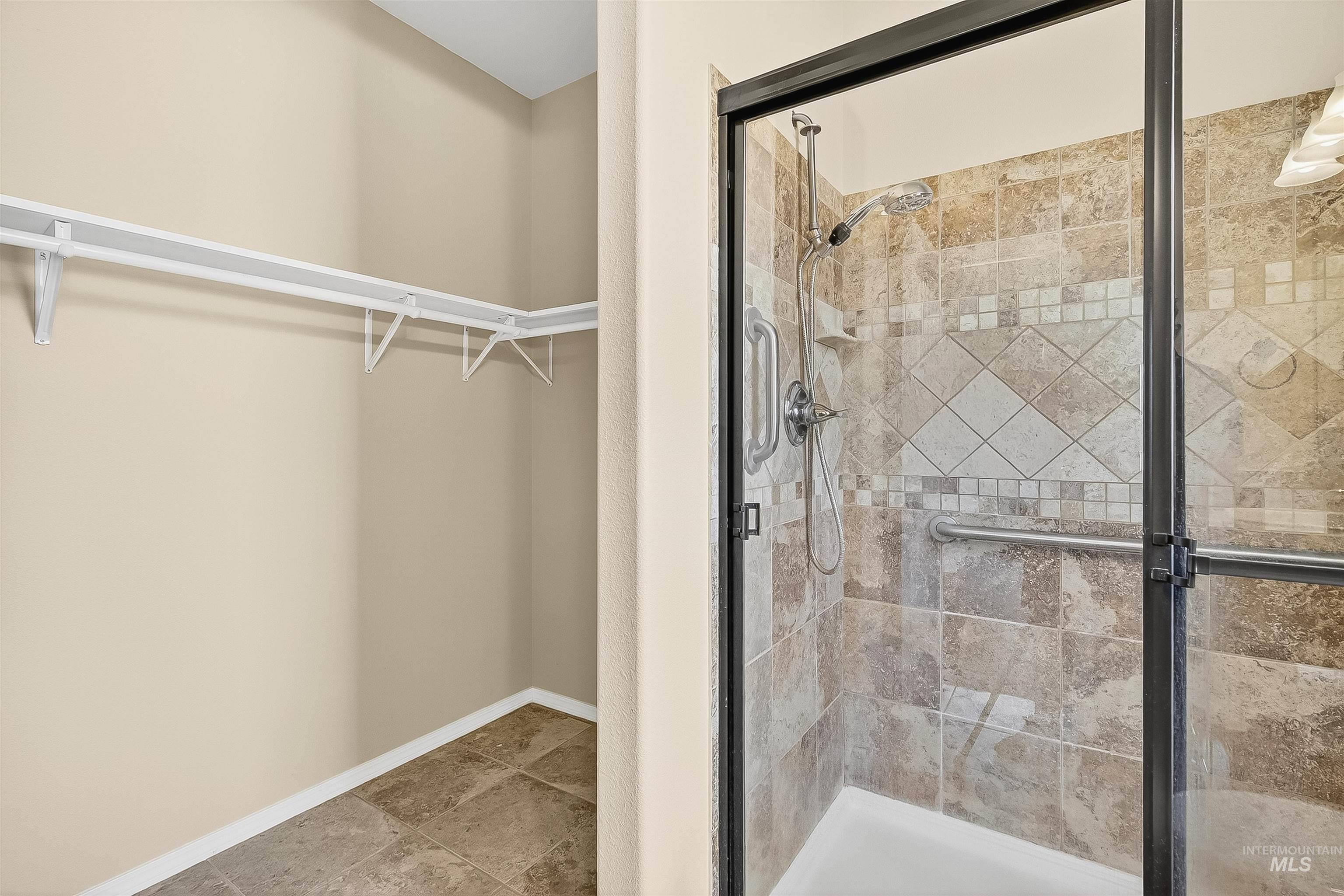 property viewer photo 18
