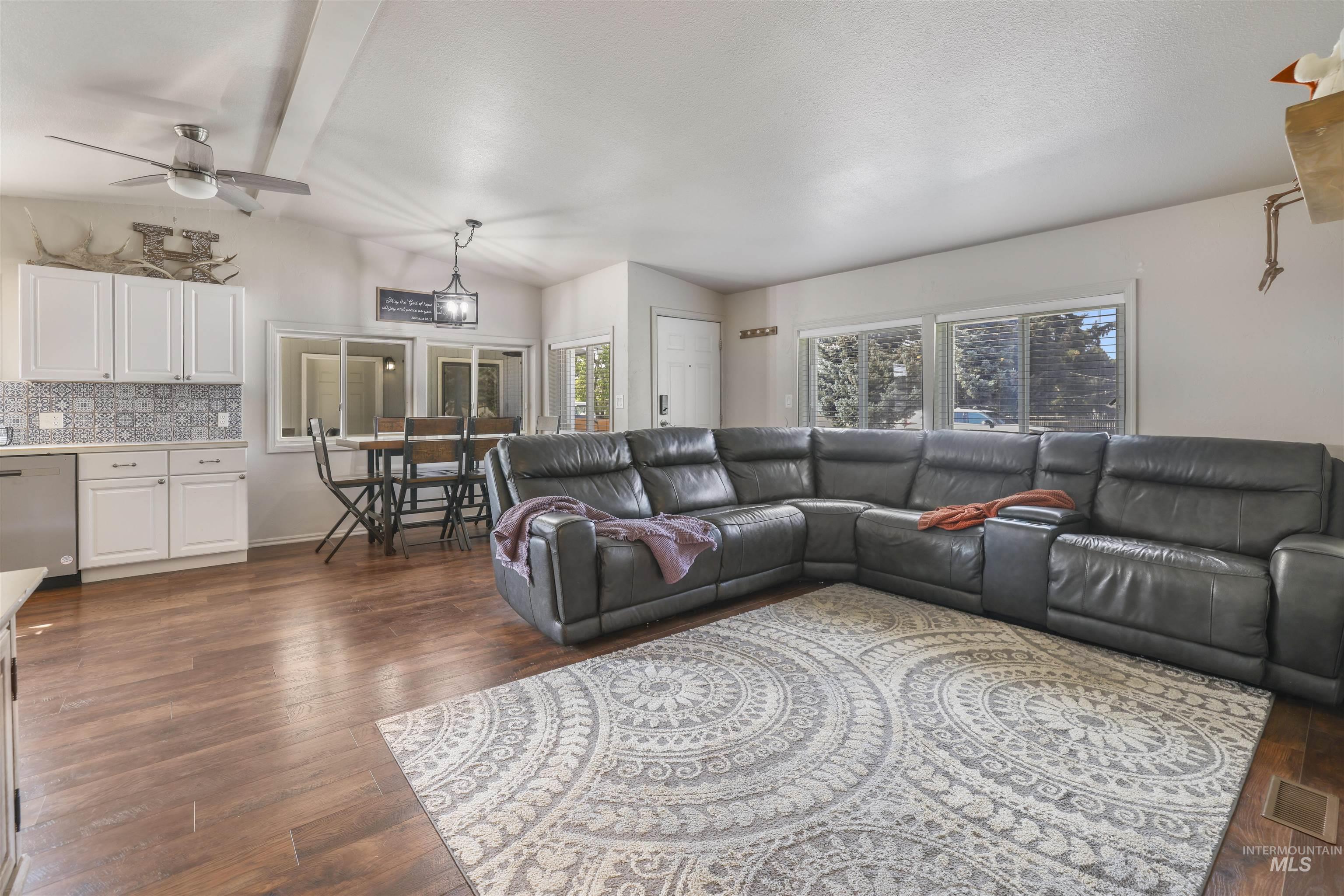 property viewer photo 6