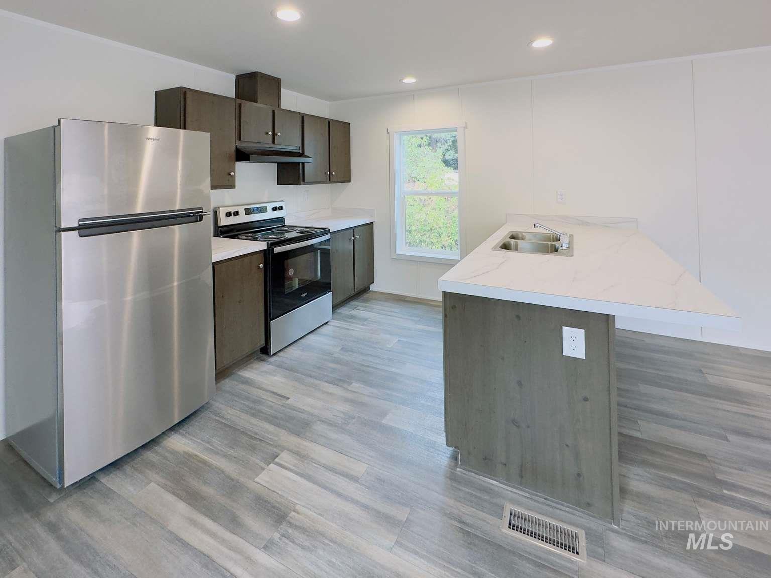 property viewer photo 3