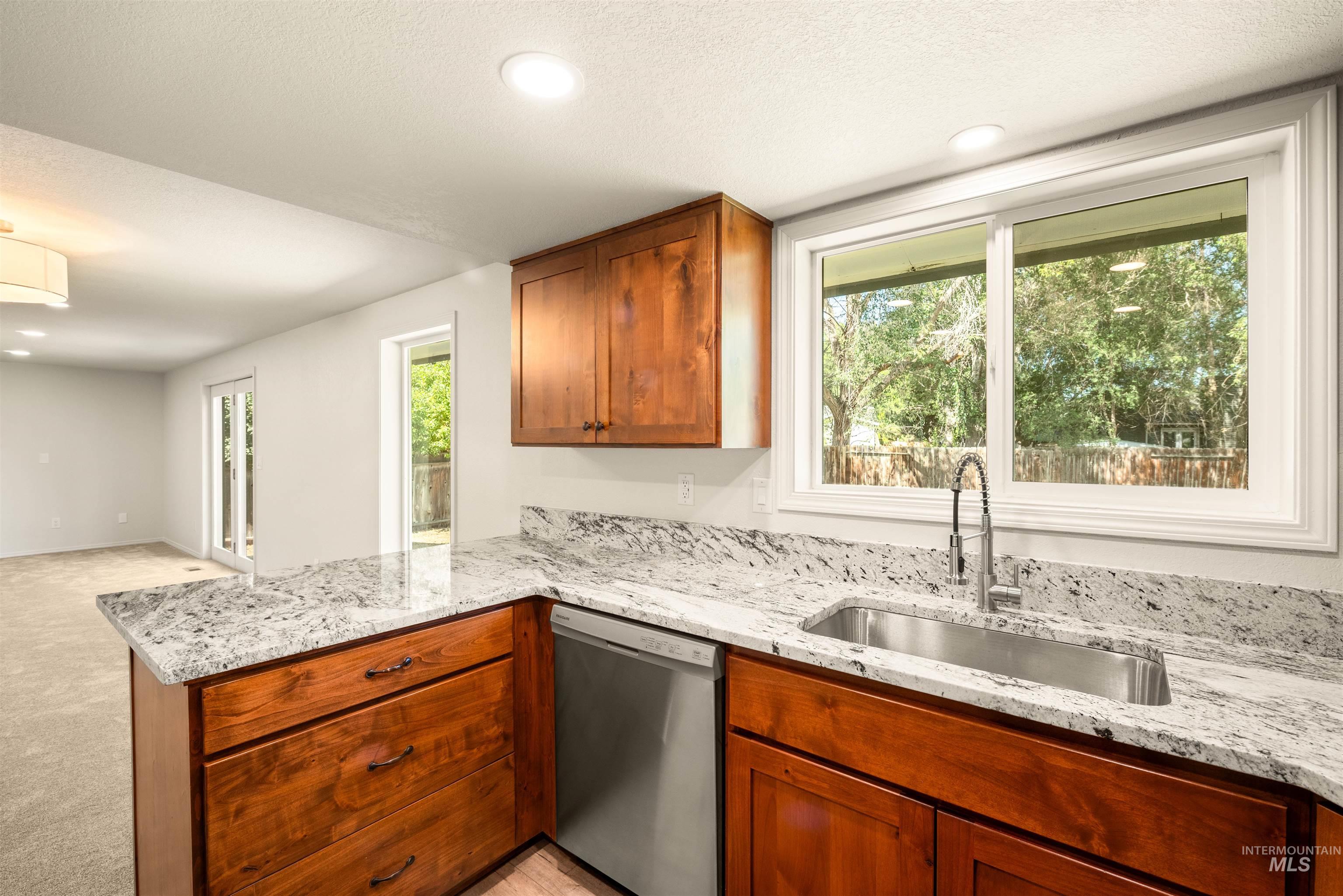 property viewer photo 18