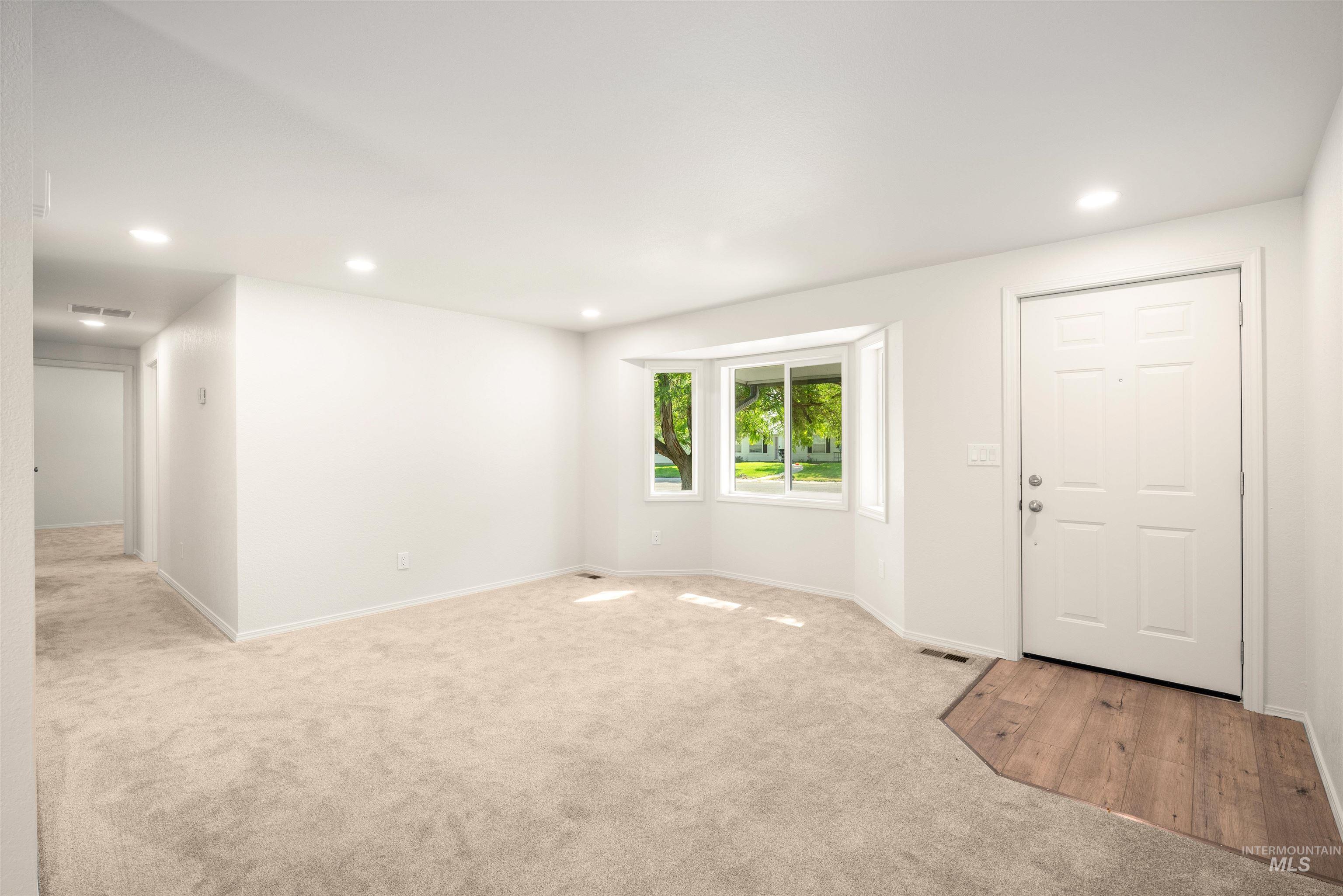 property viewer photo 3