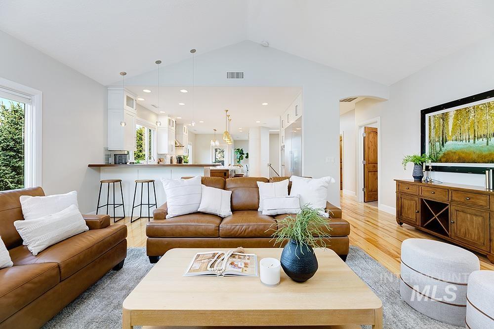 property viewer photo 6