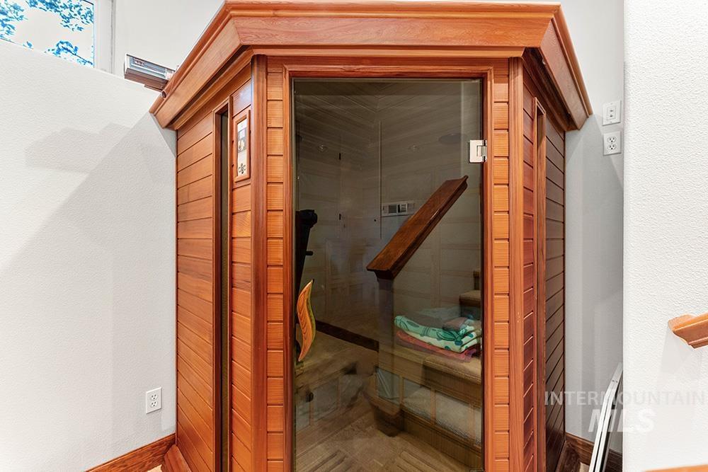 property viewer photo 18