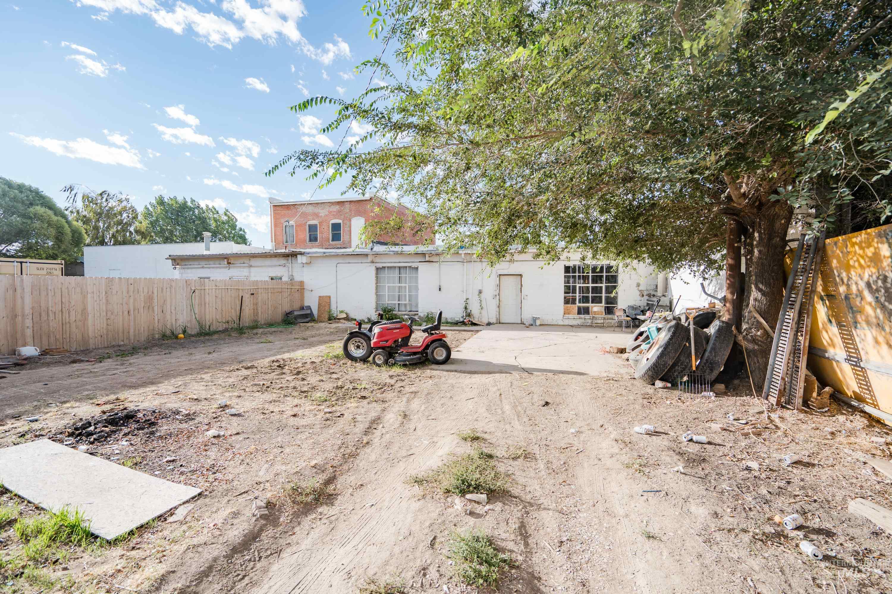 main property photo 8