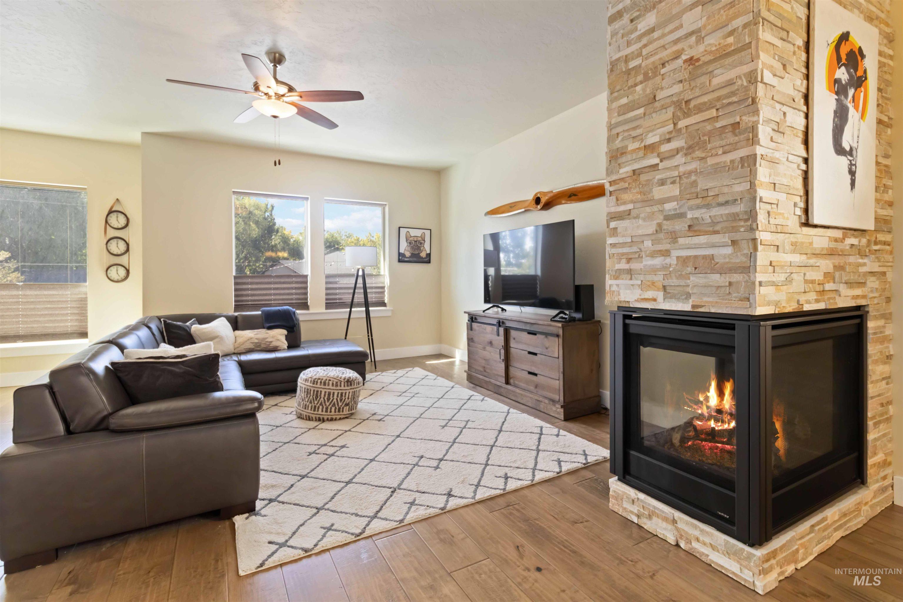 property viewer photo 1