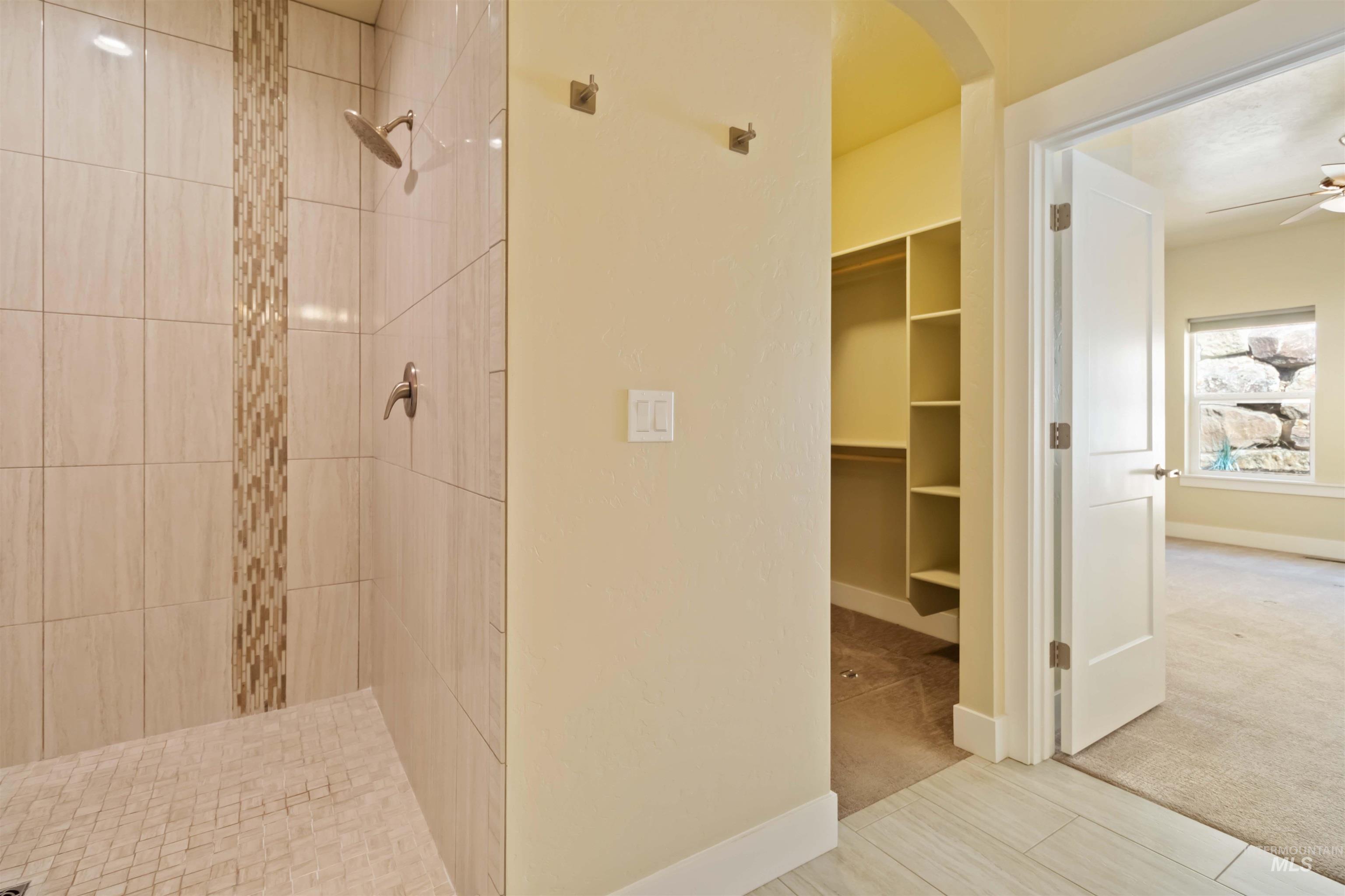 property viewer photo 11