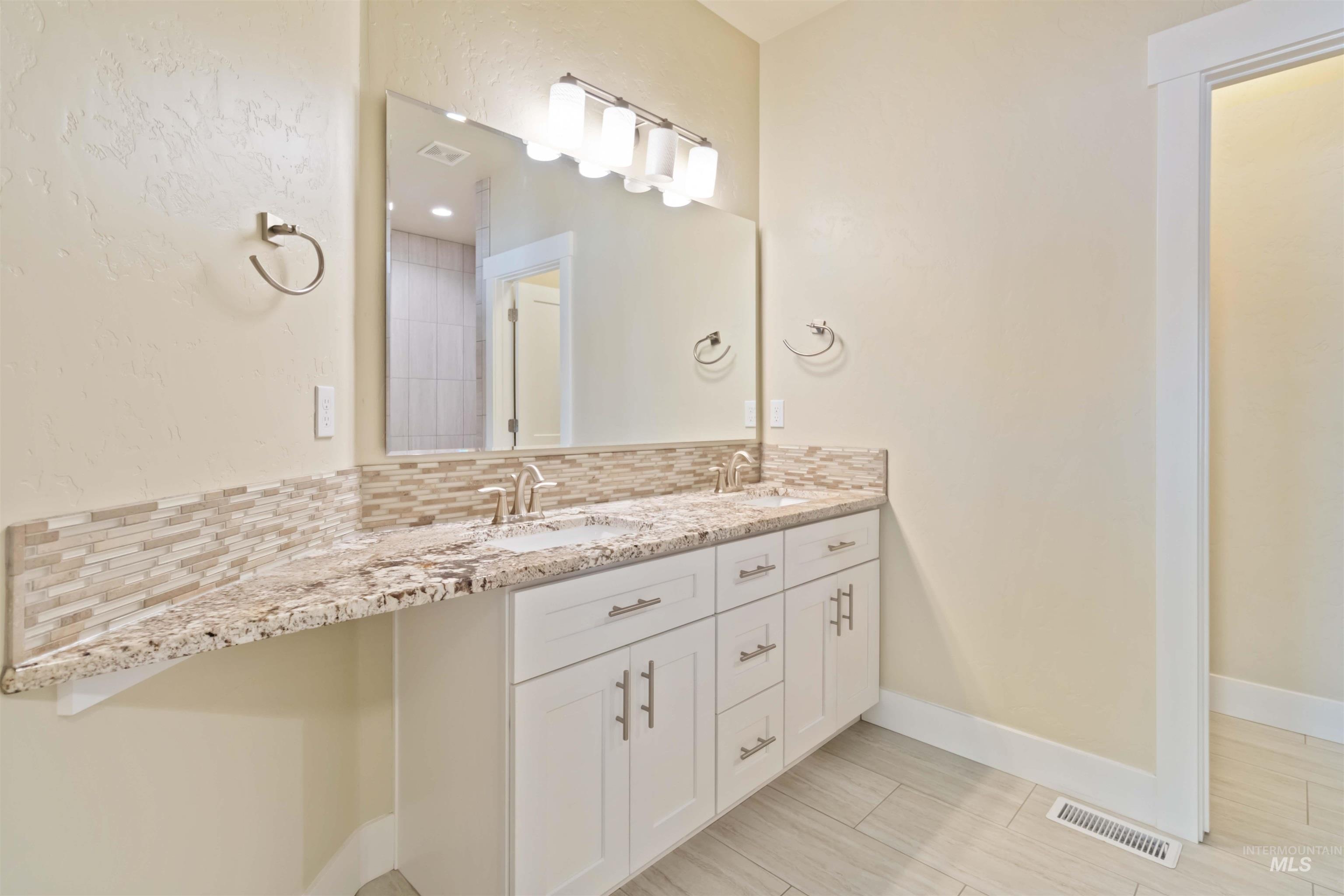 property viewer photo 12