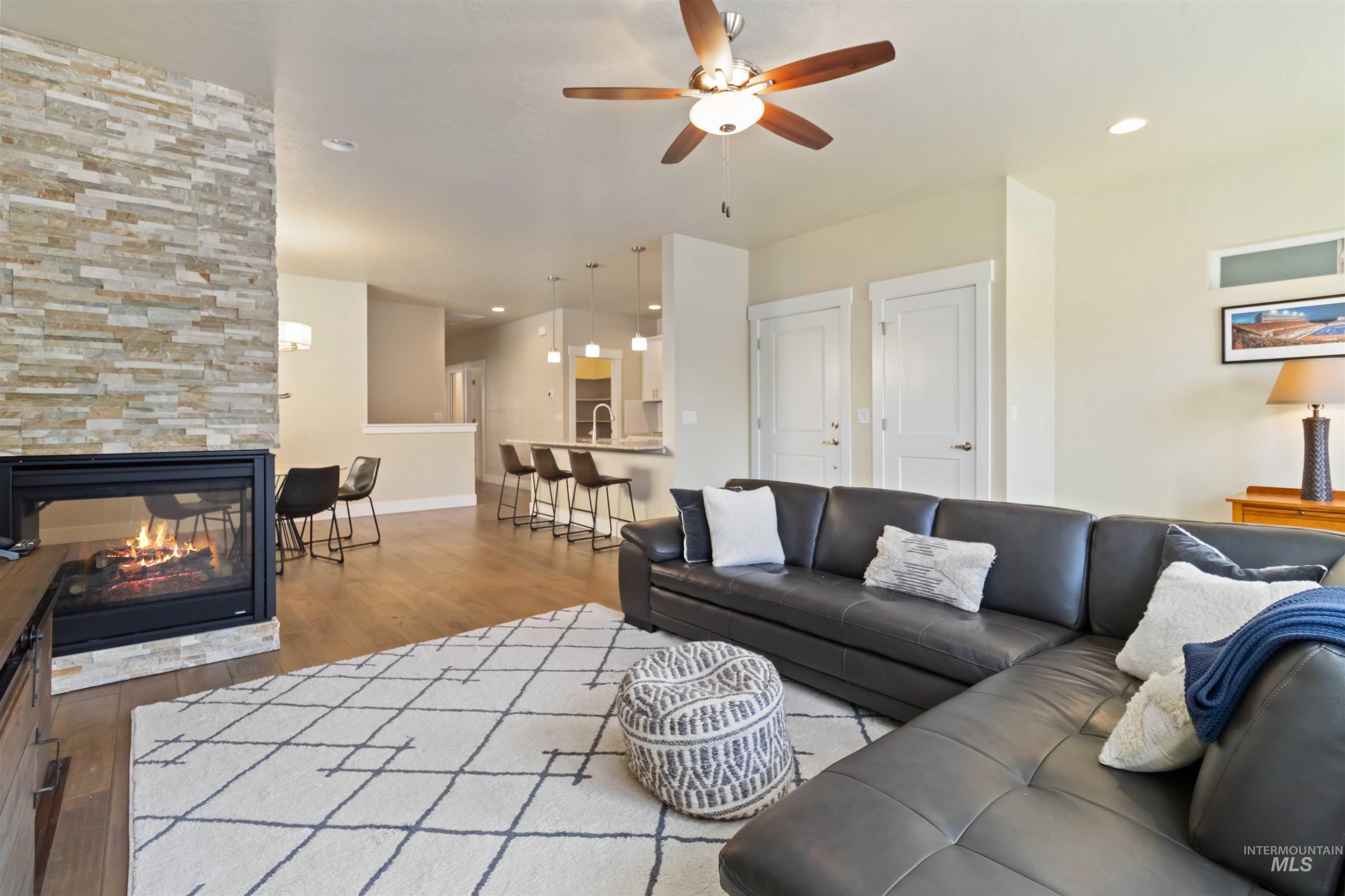 property viewer photo 2