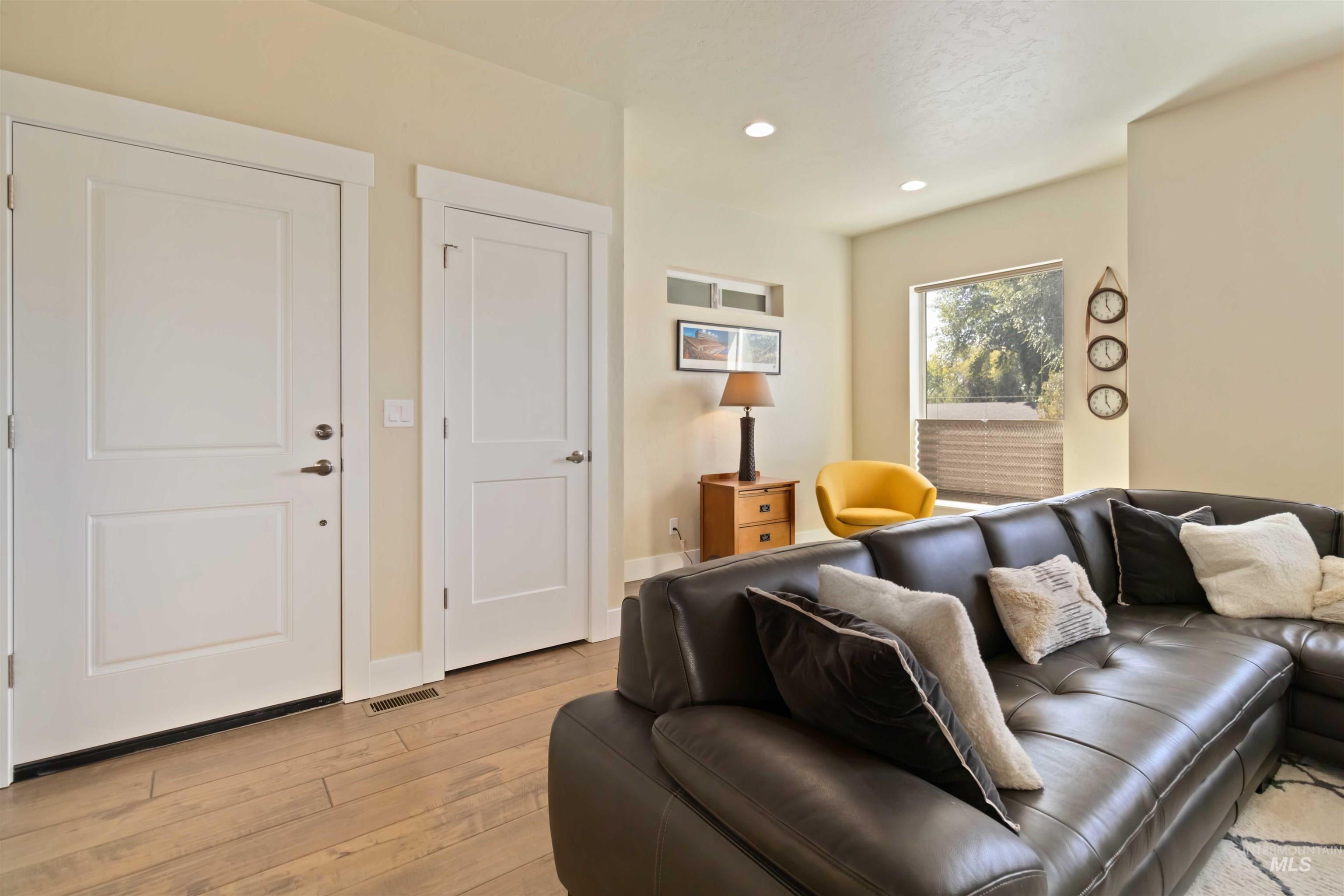 property viewer photo 5