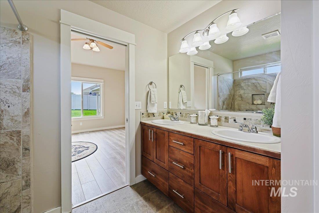 property viewer photo 30